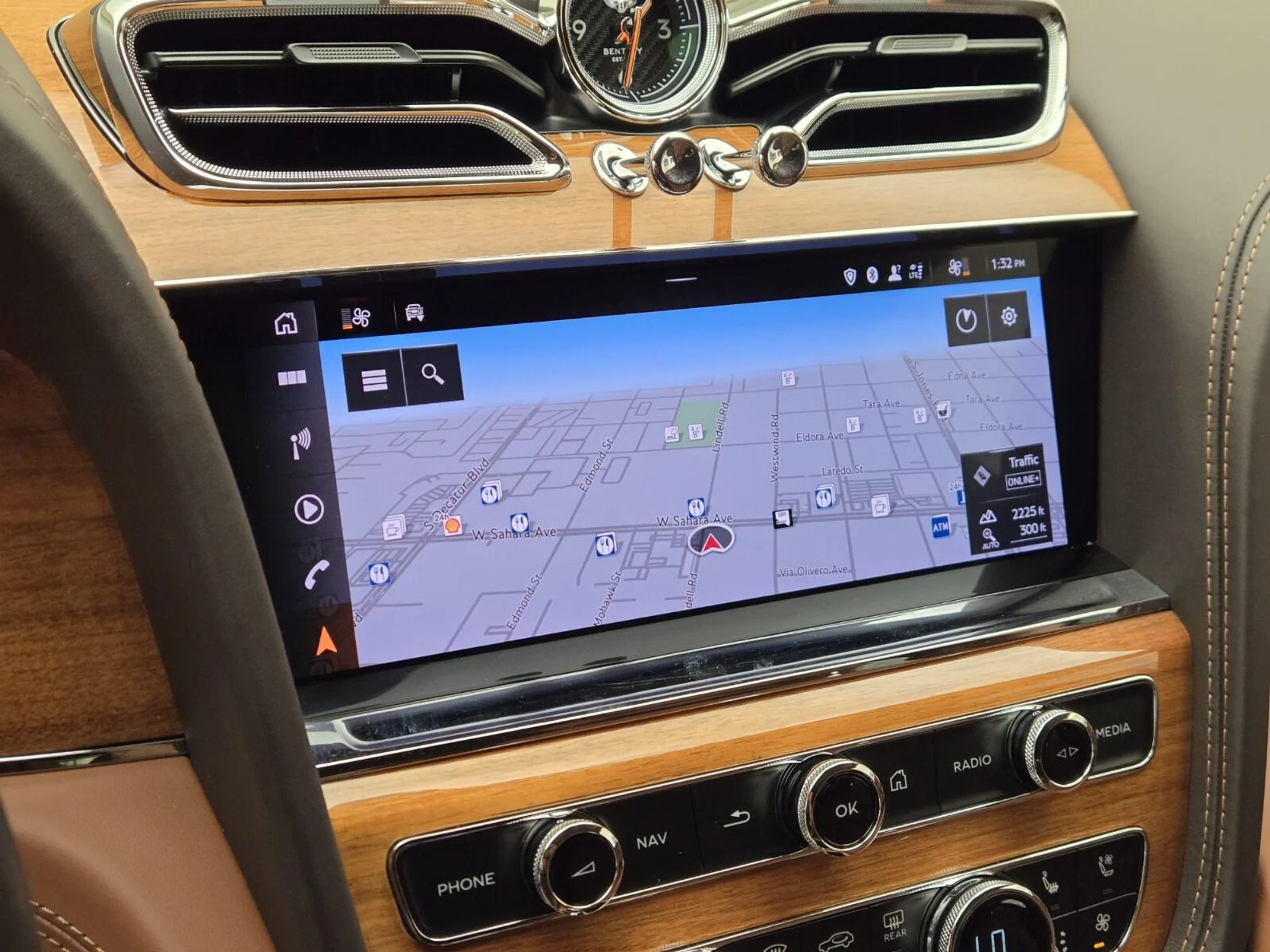 mph036_4131087879_Used_2022_Bentley_Bentayga_V8_1766558897_291660ff7b