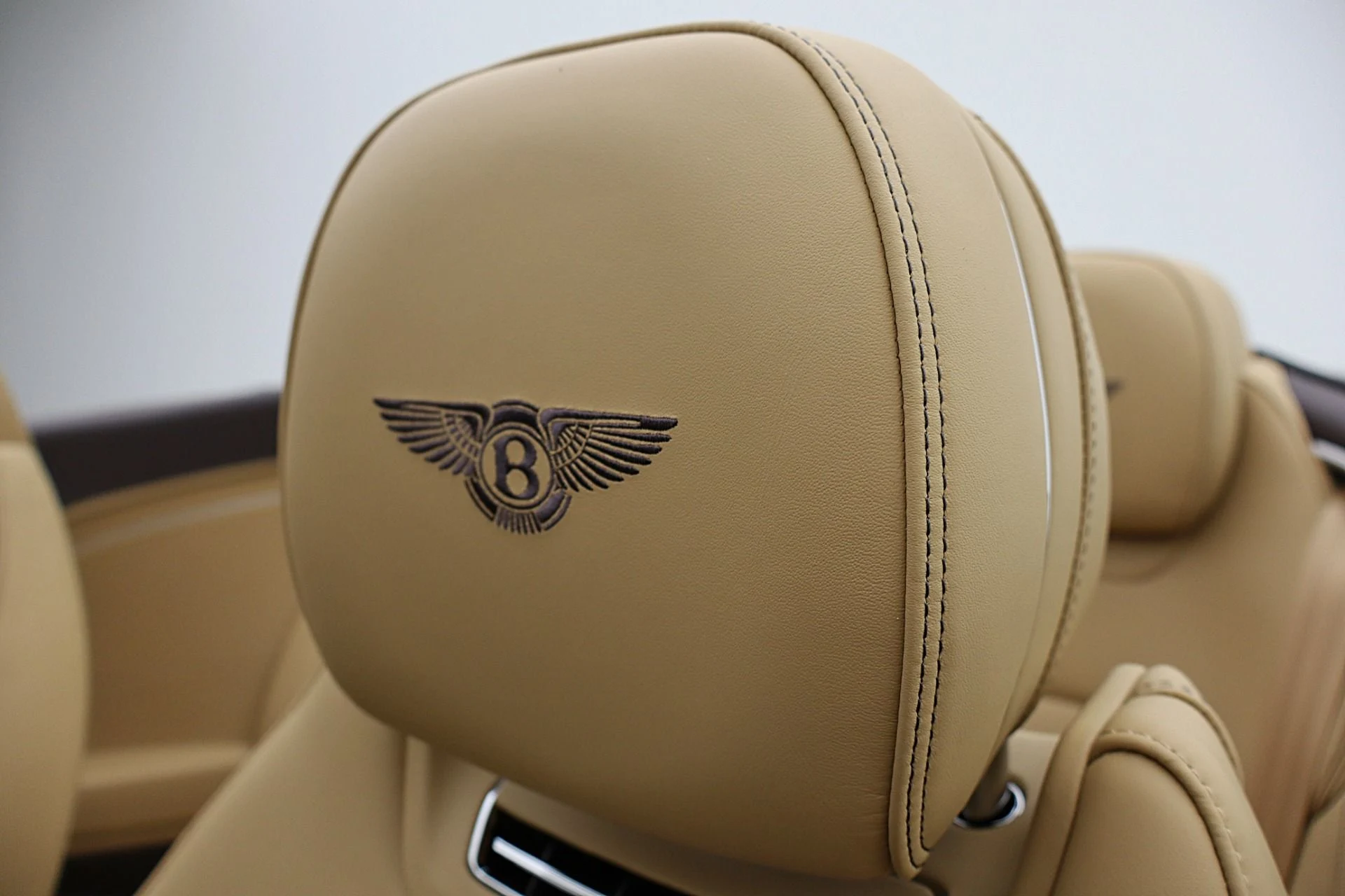 mph036_4145661711_New_2026_Bentley_Continental_GTC_dcf658594e