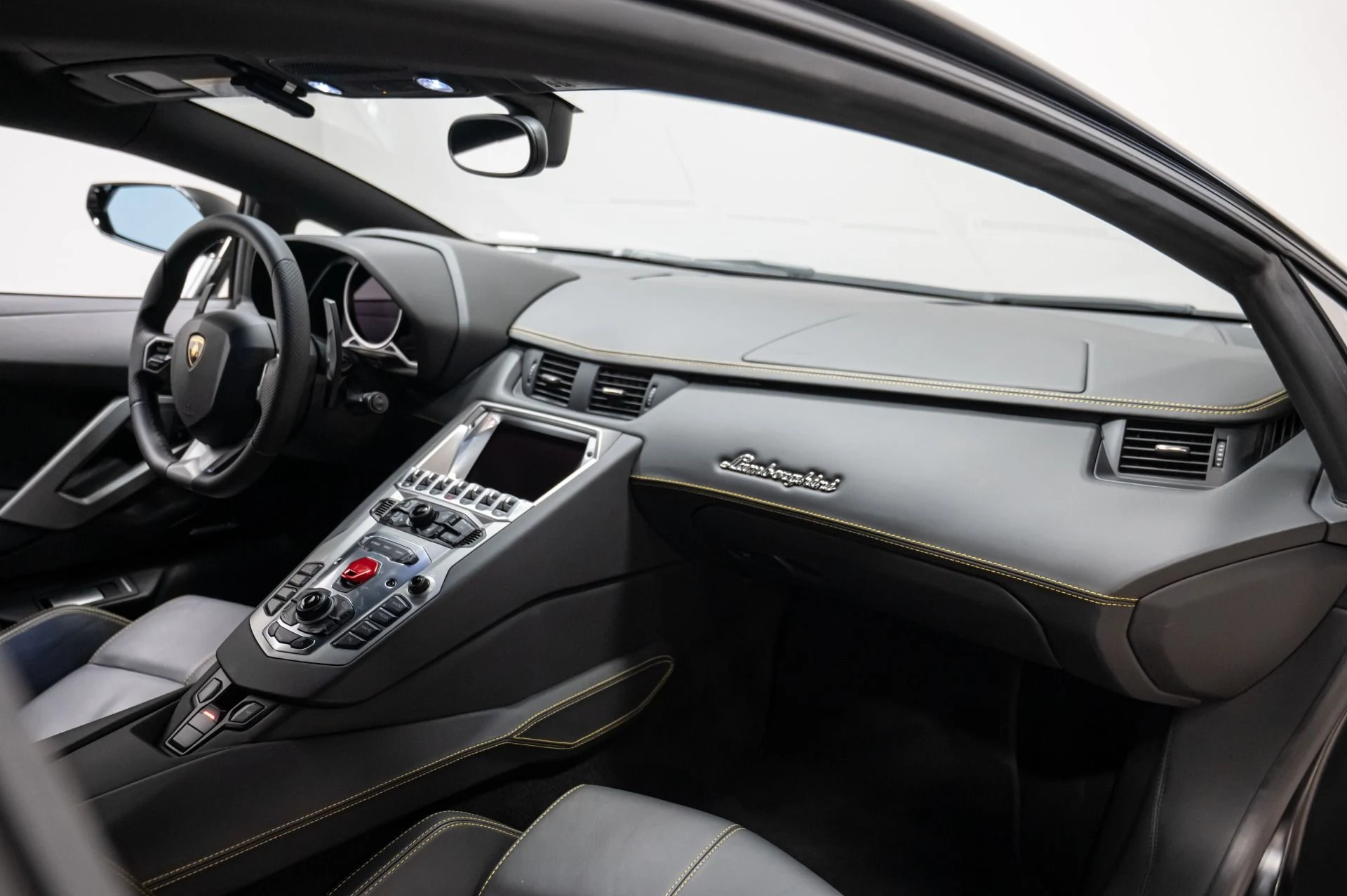 mph036_4154687157_Used_2014_Lamborghini_Aventador_1769104446_21a0d08851