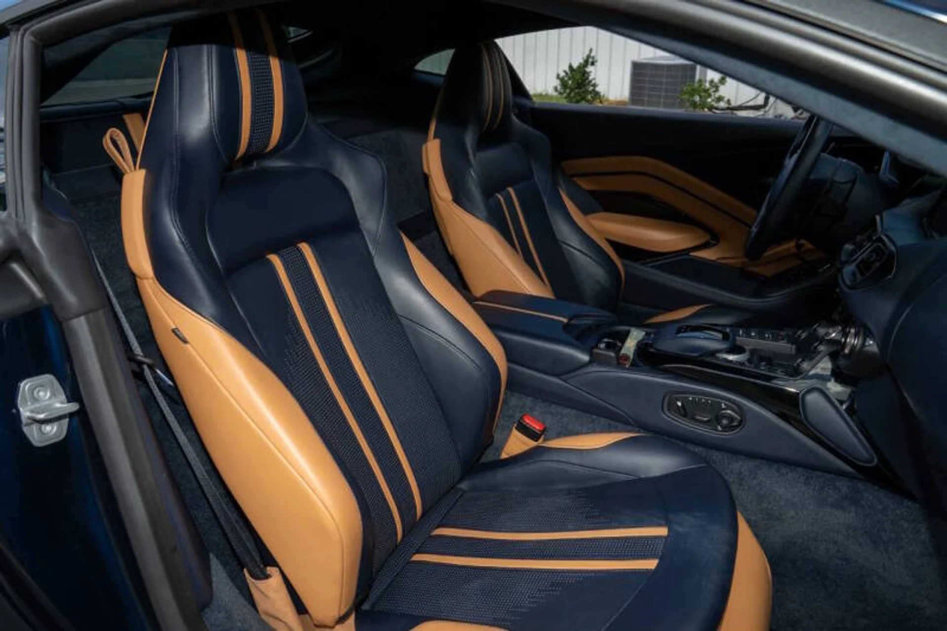 mph036_4161485877_2020_aston_martin_vantage_base_2dr_coupe_bfecce19c1