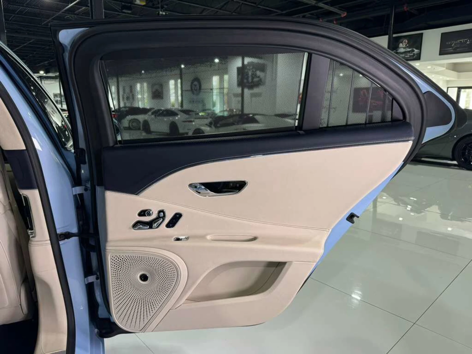 mph036_4169815843_800088dbc41c6c93383d26c8eda3b819_bb77780365