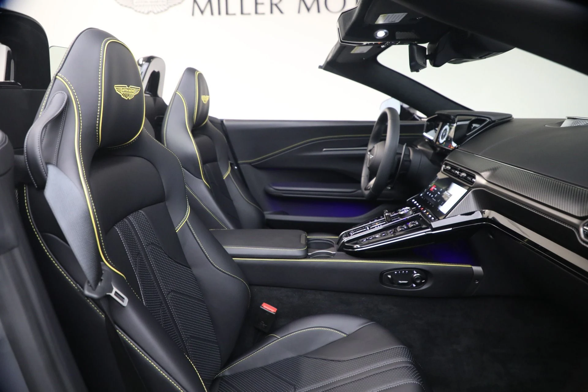 mph036_4179778514_New_2026_Aston_Martin_Vantage_Roadster_1790027458_ed57481228