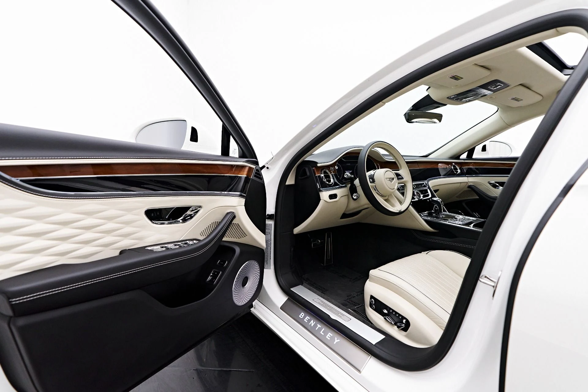 mph036_4188929604_Used_2021_Bentley_Flying_Spur_V8_1755391879_6b398ea392