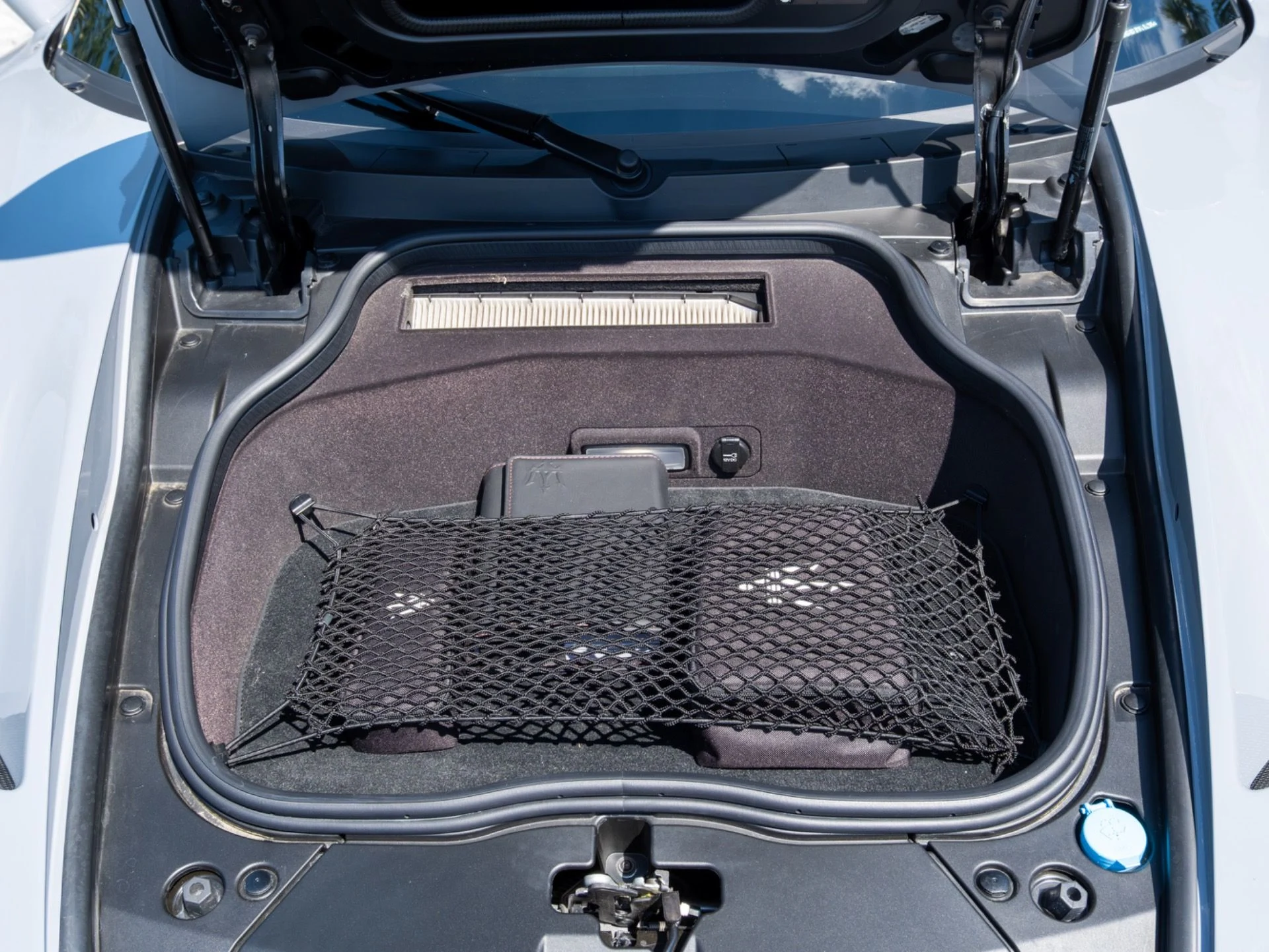 mph036_4194074360_Used_2023_Maserati_MC_20_1774904500_f055e7f4ff