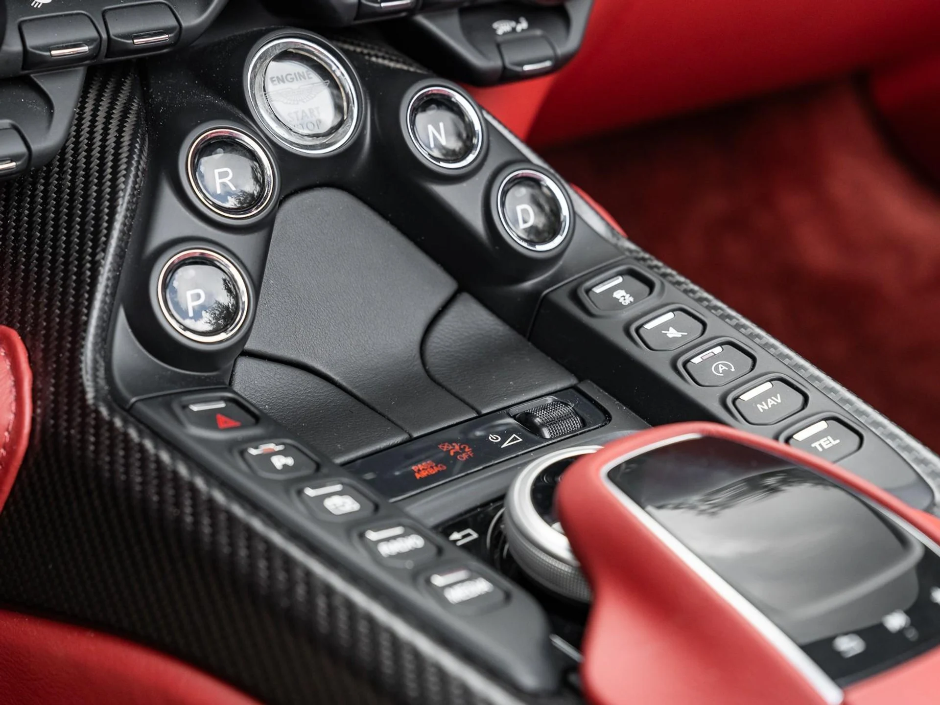 mph036_4195199856_Used_2021_Aston_Martin_Vantage_1753207586_380b2ec6c4