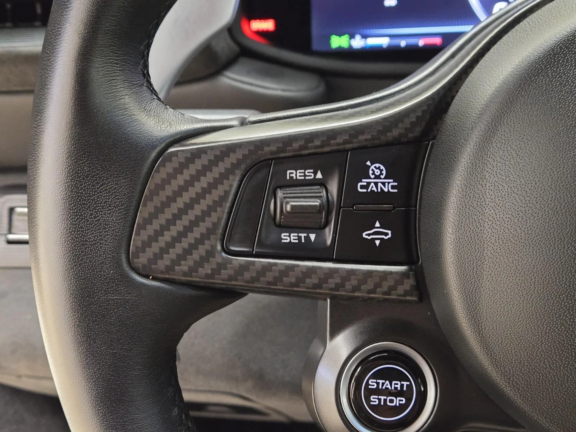 mph036_4206176566_Used_2022_Maserati_MC_20_1767077631_66b2840d93