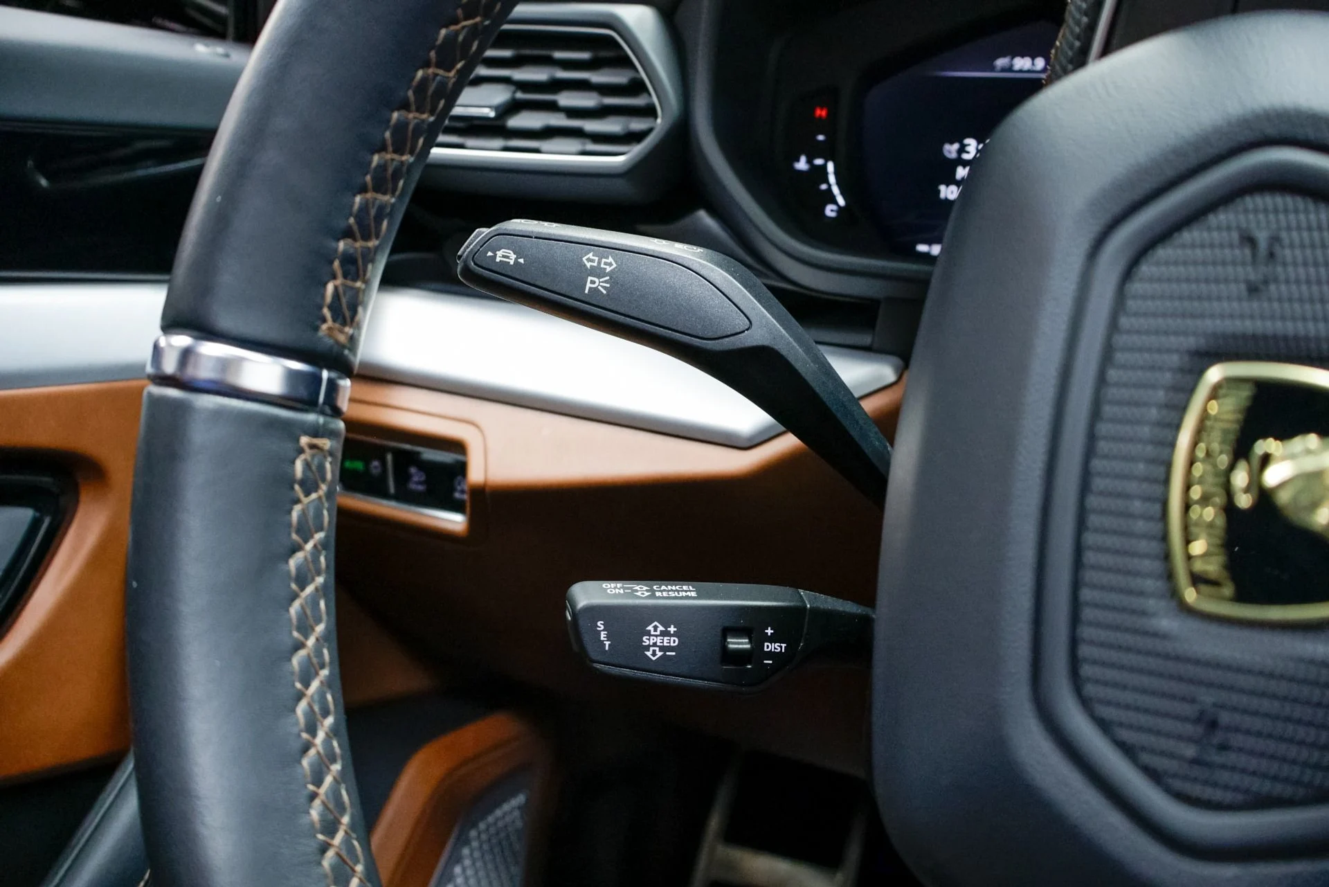 mph036_4224829470_Used_2019_Lamborghini_Urus_1760386129_8a3ce653f9