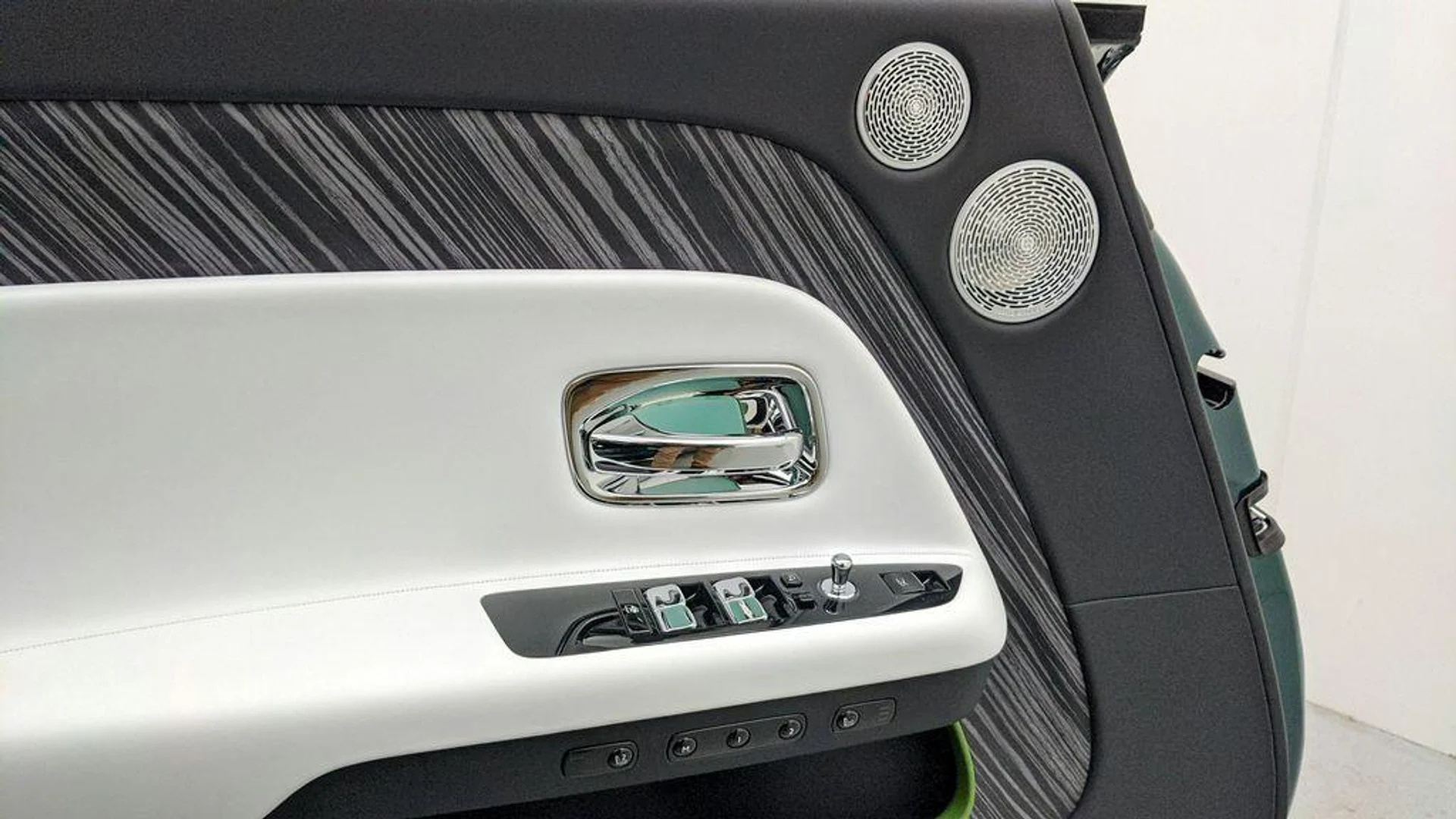 mph036_4231976274_y_DRLRI_2_H_Rv_Kr_Rj12_K6q_B1qr32c_3da960fb95