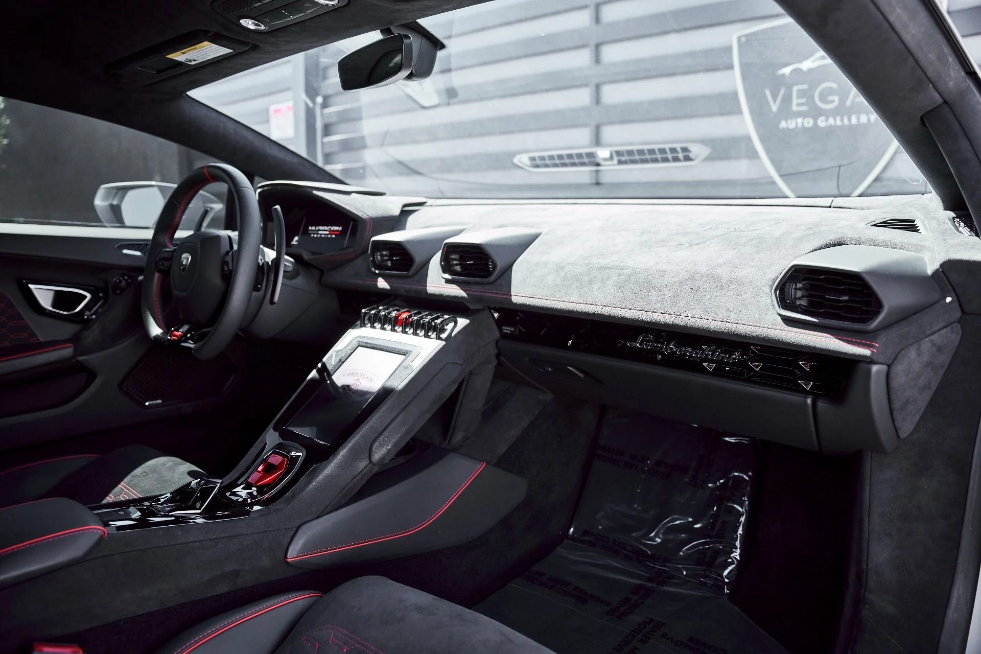 mph036_4241623926_Used_2023_Lamborghini_Huracan_Tecnica_Base_1777013722_ccde5fe8b1