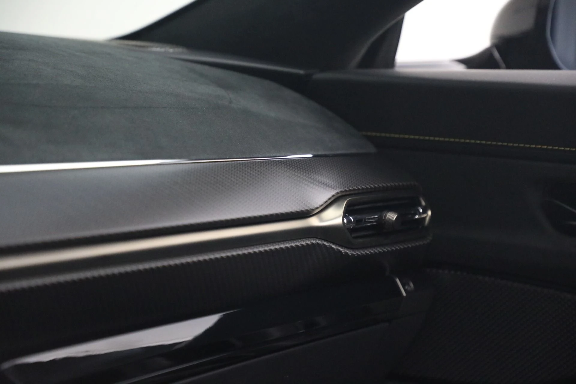 mph036_4260849073_New_2026_Aston_Martin_Vantage_S_Roadster_1776880029_fce8ef6e48