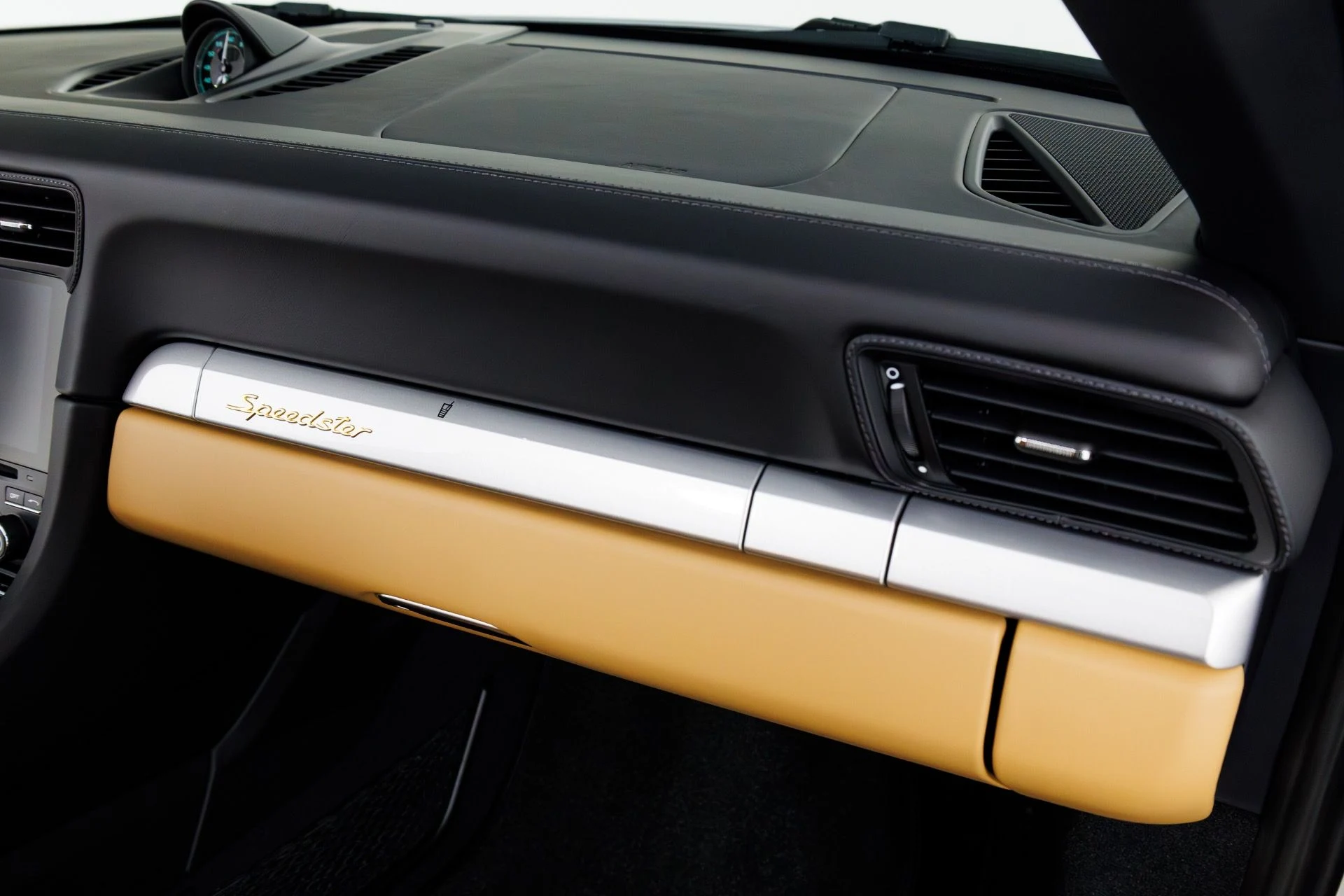 mph036_4263076681_Used_2019_Porsche_911_Speedster_1770313318_b899be6e92