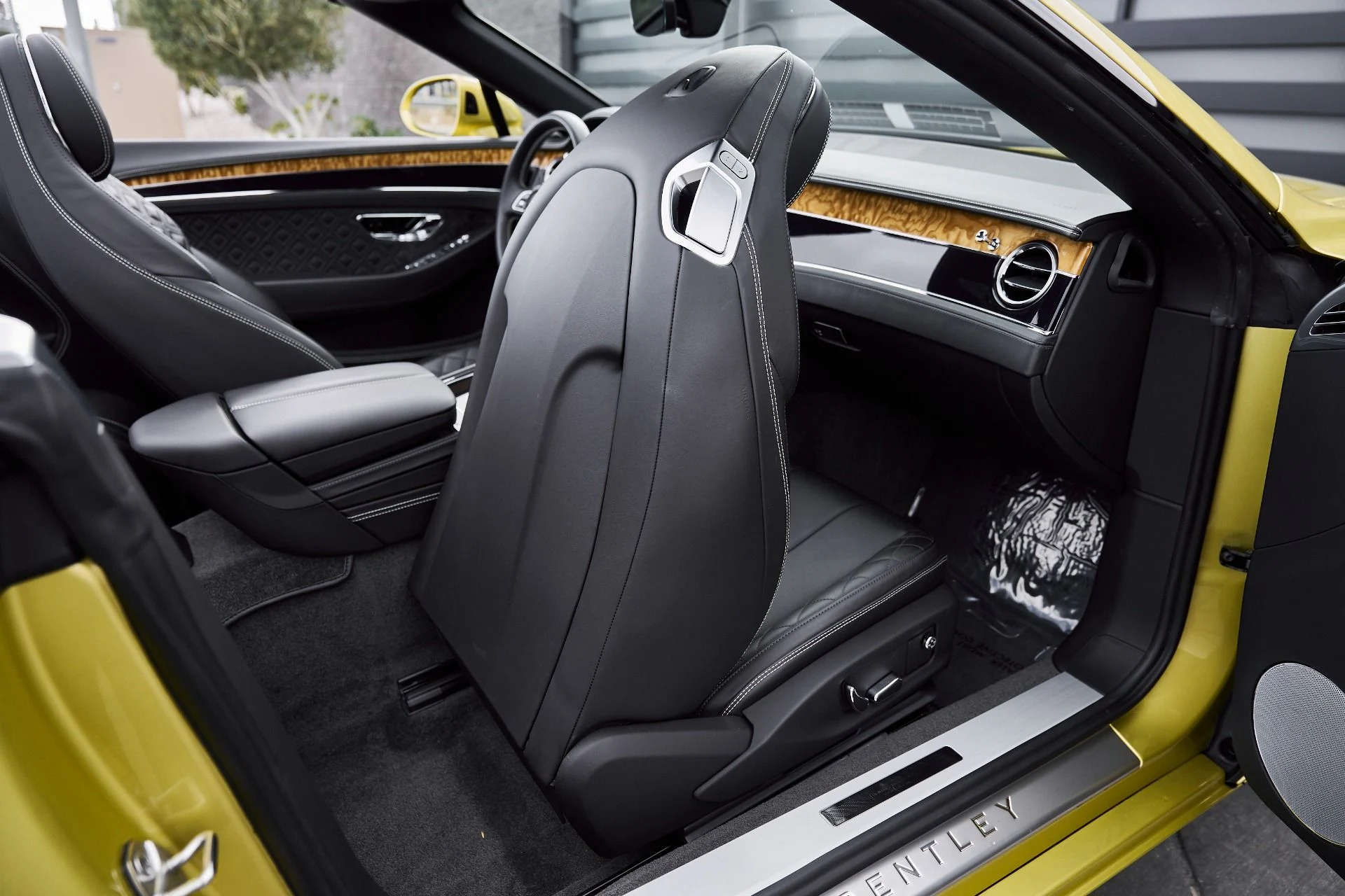 mph036_427875068_Used_2022_Bentley_Continental_GT_V8_1766800387_e9b47704d0