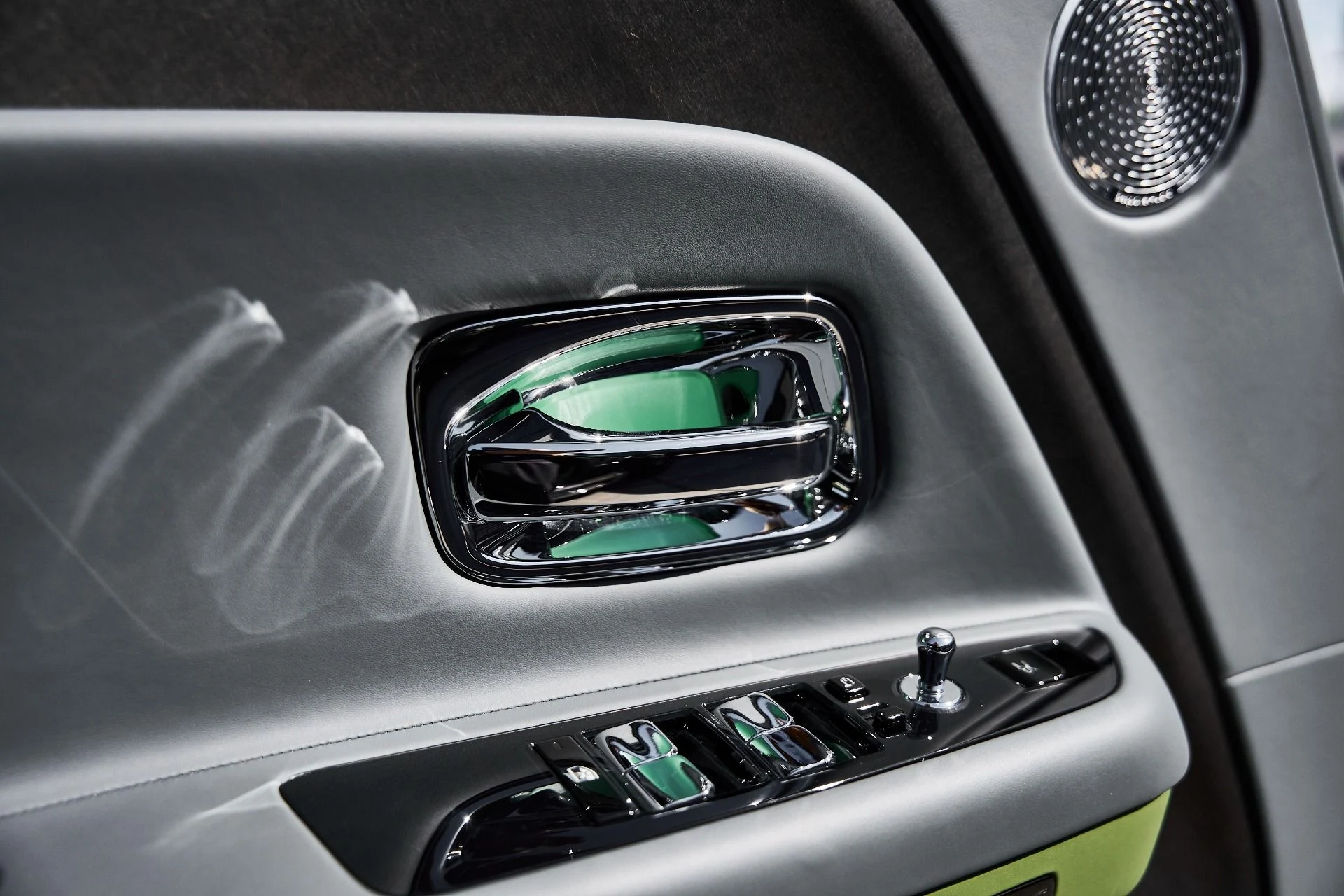 mph036_4280082497_Used_2024_Rolls_Royce_Spectre_Mansory_1776840074_67ee7f8ee8