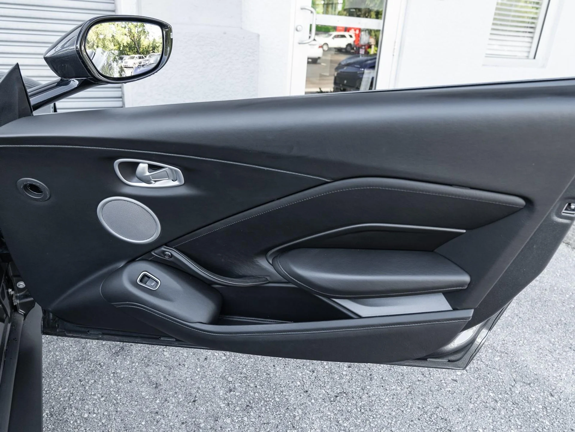 mph036_4280576467_Used_2021_Aston_Martin_Vantage_1763409974_79ea6507d1