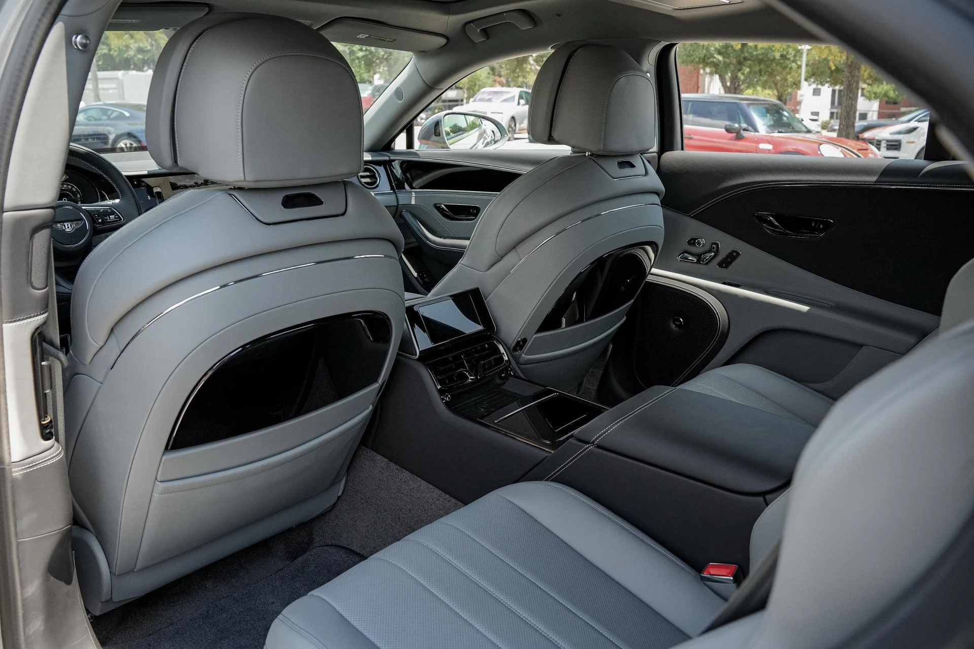 mph036_4291398220_Hi_Tech_Luxury_Imports_LLC_SCBBP_6_ZGXSC_023023_image_36_5a27e6ed6c