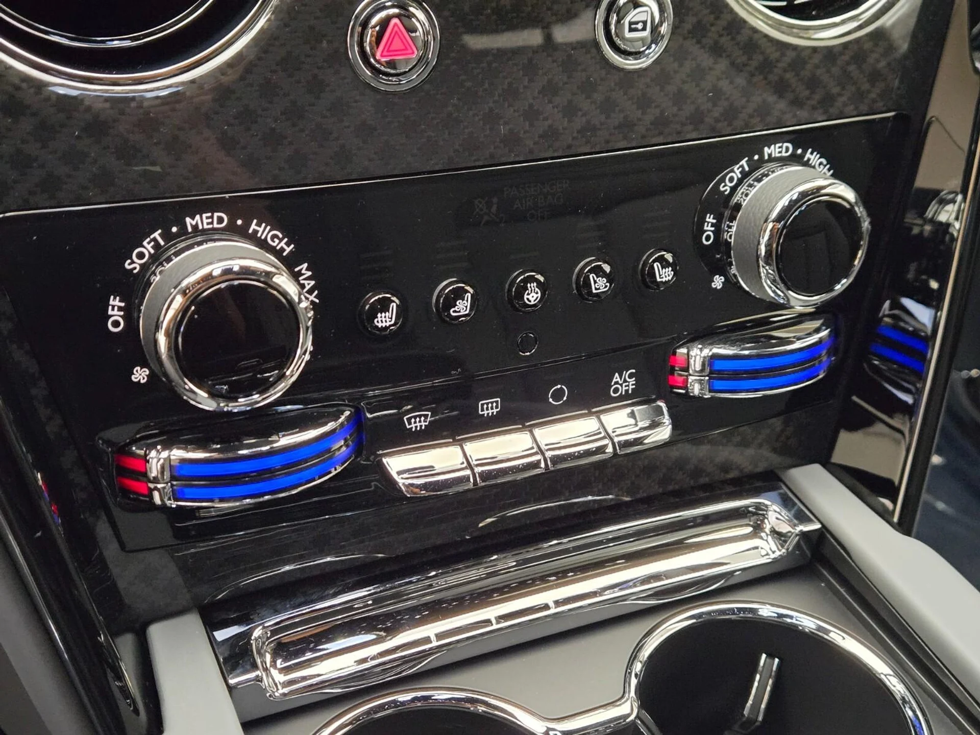 mph036_436795138_New_2025_Rolls_Royce_Black_Badge_Cullinan_1755323778_a43da3a918