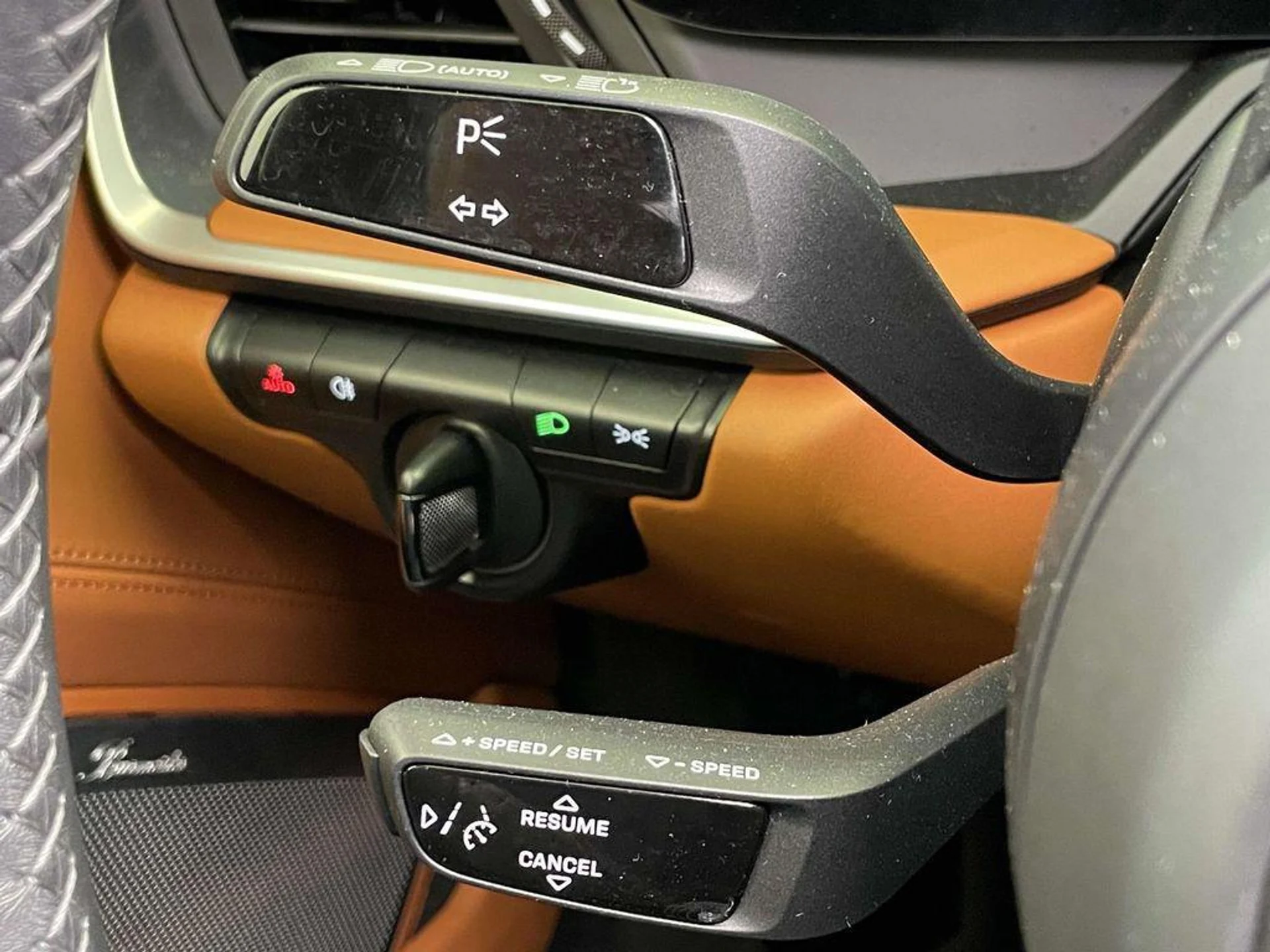 mph036_445867936_Lto_KU_Eu4_Ye0_Zo_X29_Viv1_N_K_Uh_F0_94aedcf552