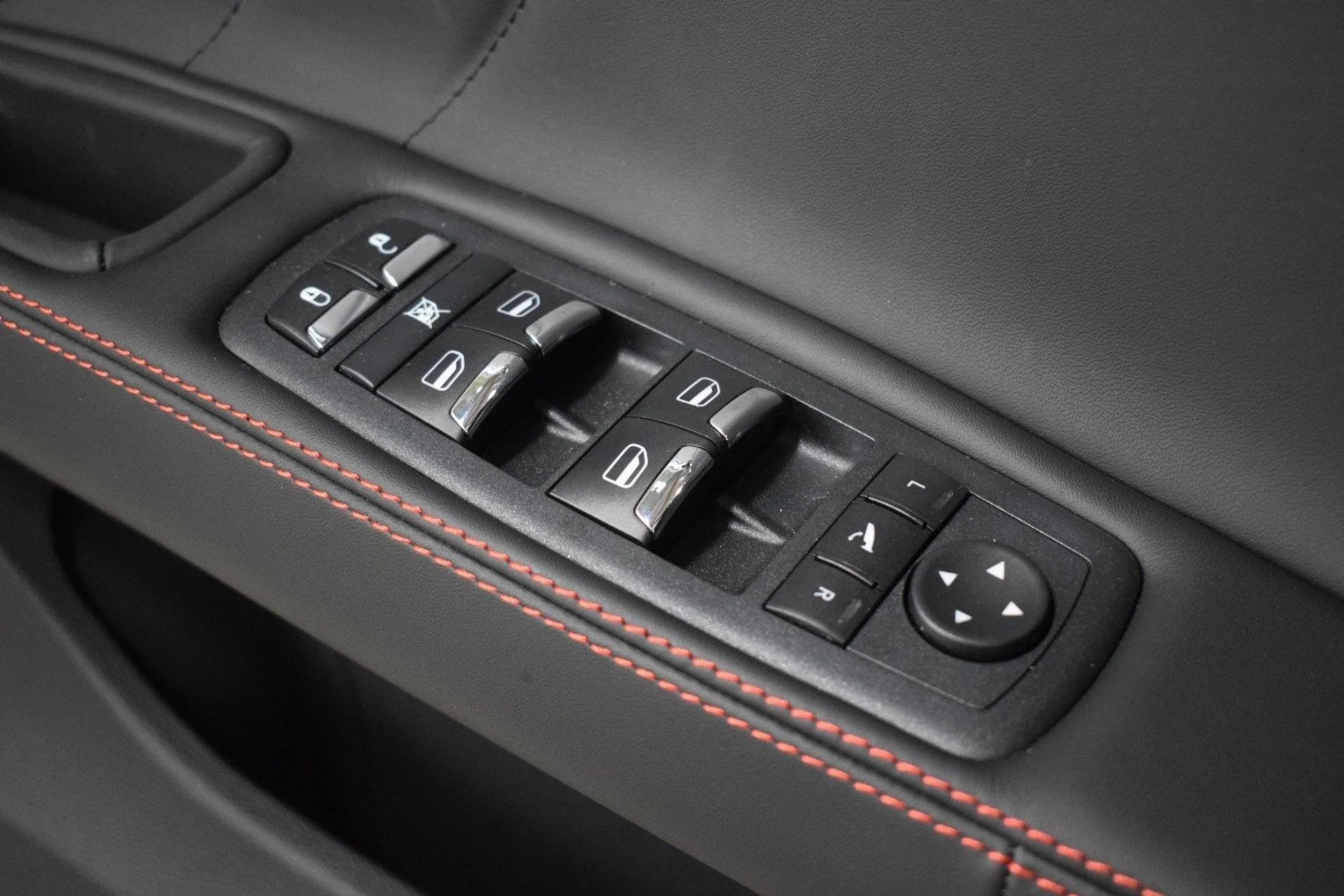 mph036_446022386_7fe8aff912370e52252110036e14bb95x_832caa542c