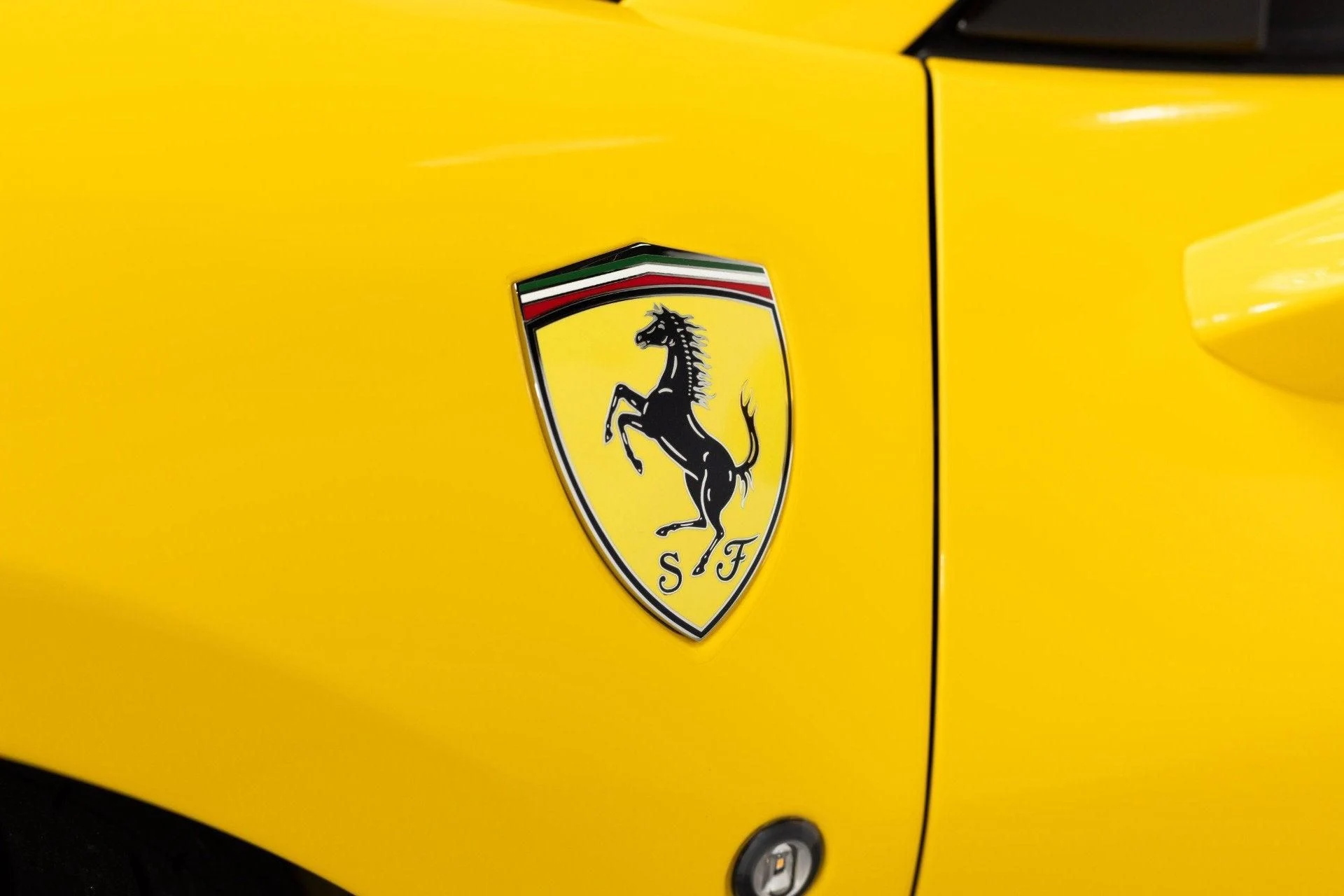mph036_44999464_Used_2021_Ferrari_F8_Spider_1778334410_30f9dc5032