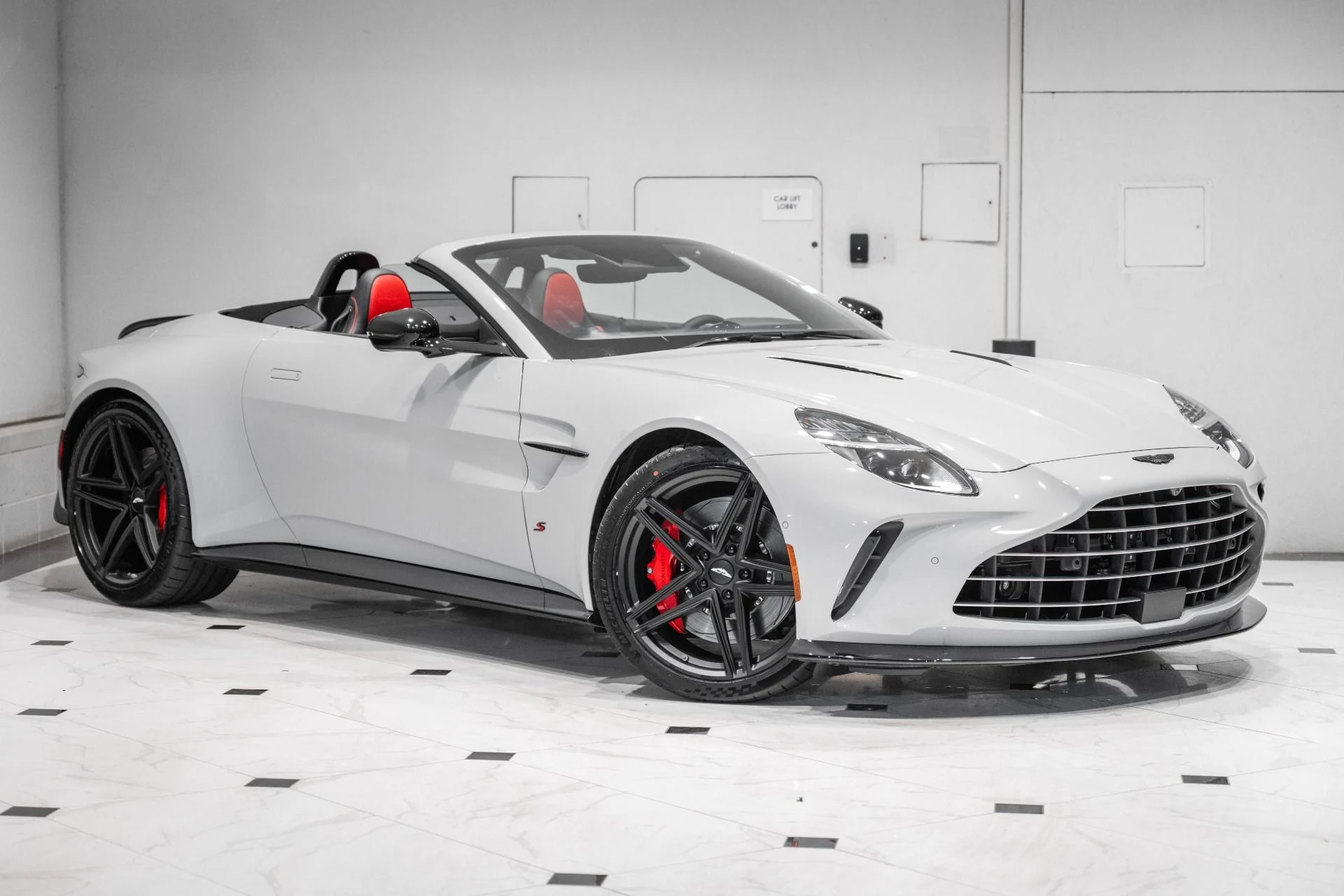 mph036_463815650_New_2026_Aston_Martin_Vantage_S_Roadster_1786373251_b377a43441