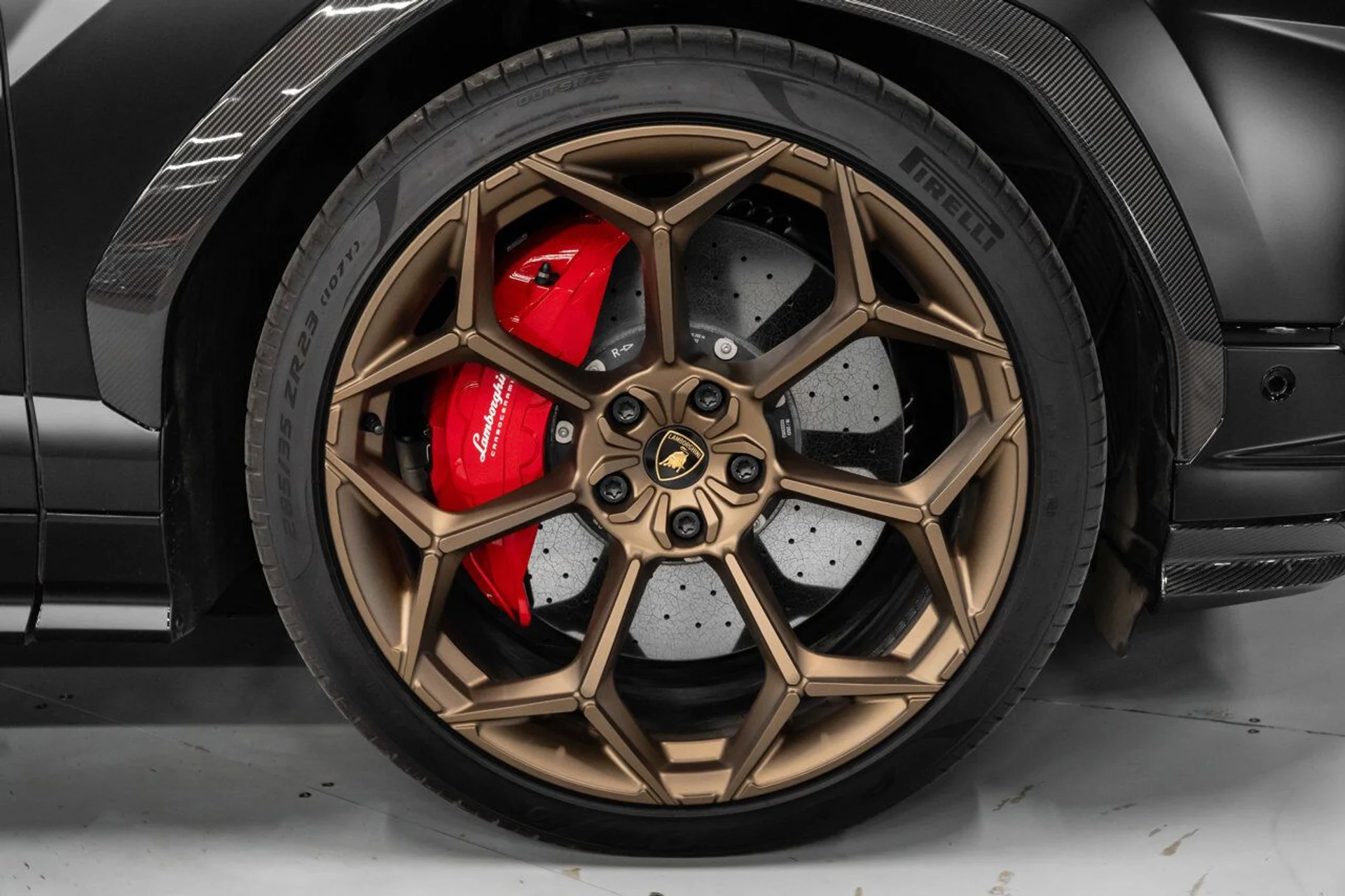 mph036_485650104_lamborghini_urus_2023_673e56db07