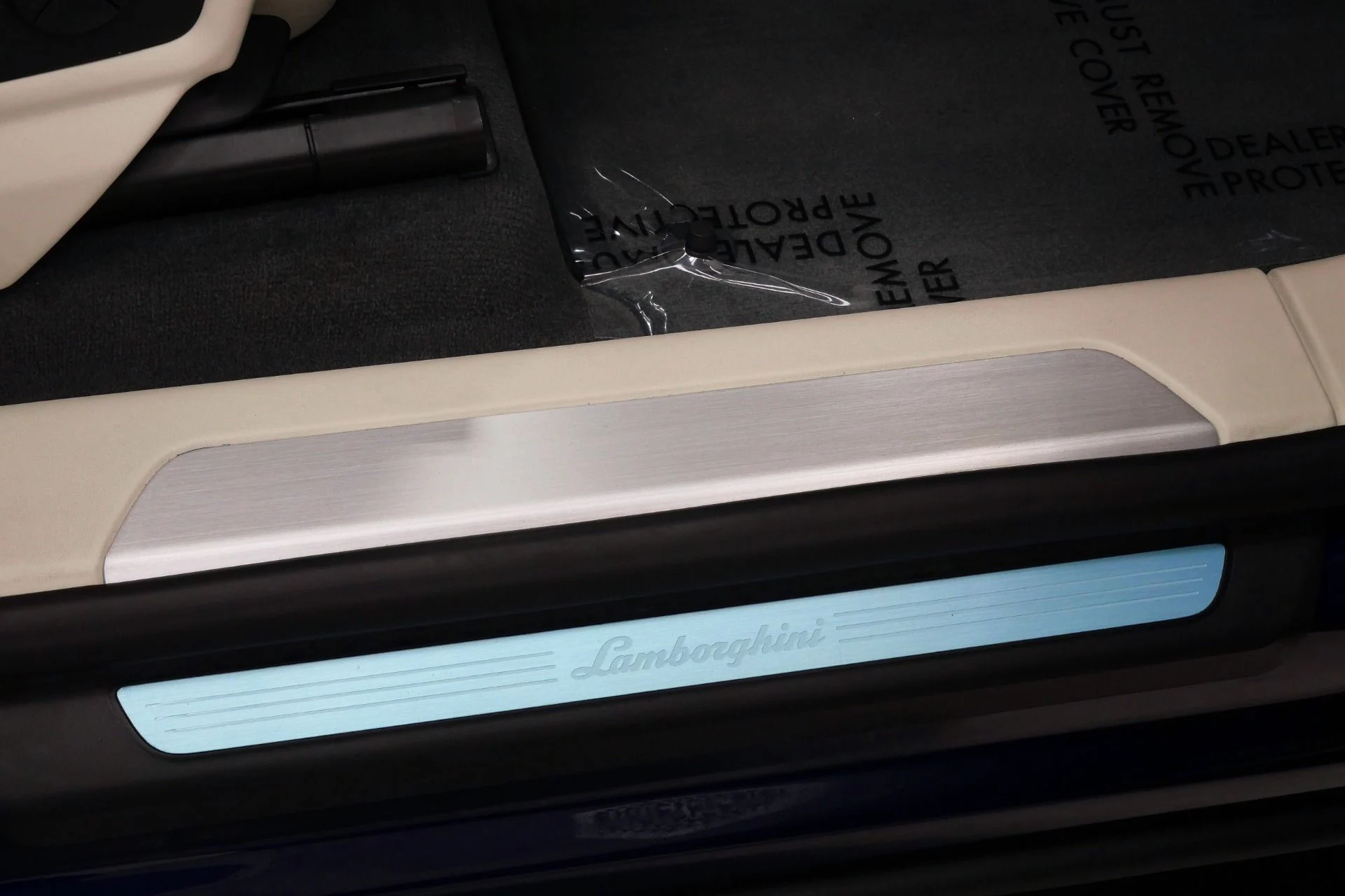 mph036_50276597_Used_2022_Lamborghini_Urus_23_Inch_Wheels_Two_Tone_Interior_Bang_and_Olufsen_Audio_1775677581_911750036f