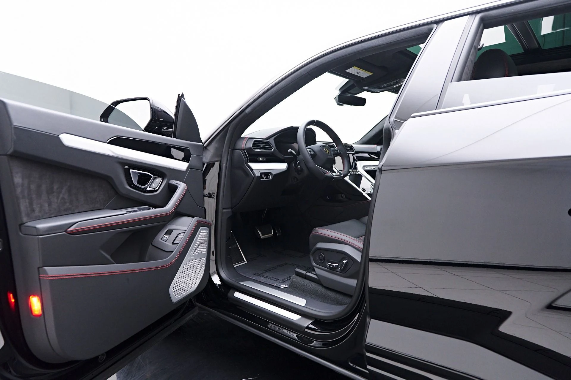 mph036_509673472_Used_2022_Lamborghini_Urus_1753311555_1a2f980c1c