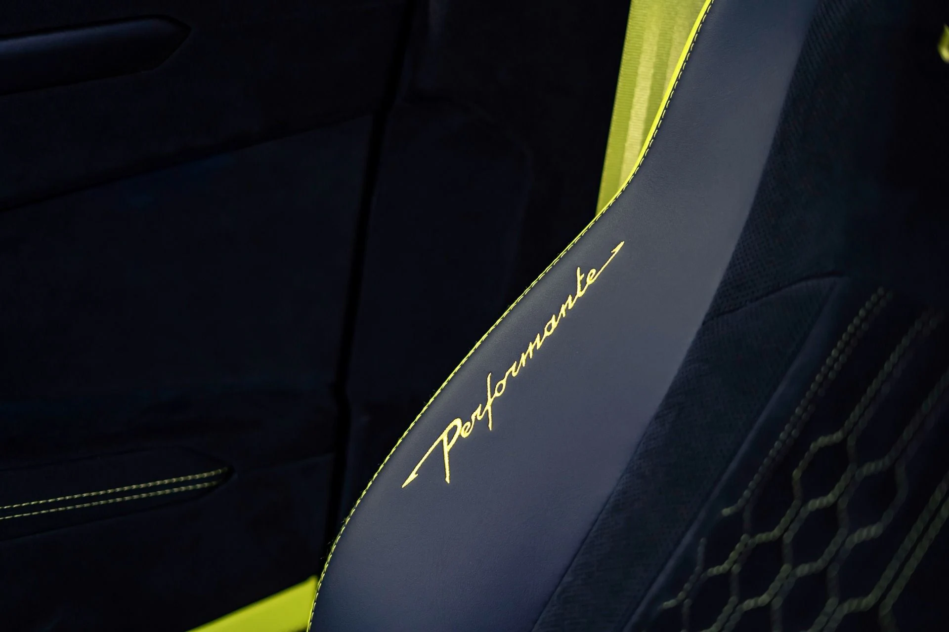 mph036_50981676_Used_2023_Lamborghini_Urus_Performante_1780414144_a70cb7332d