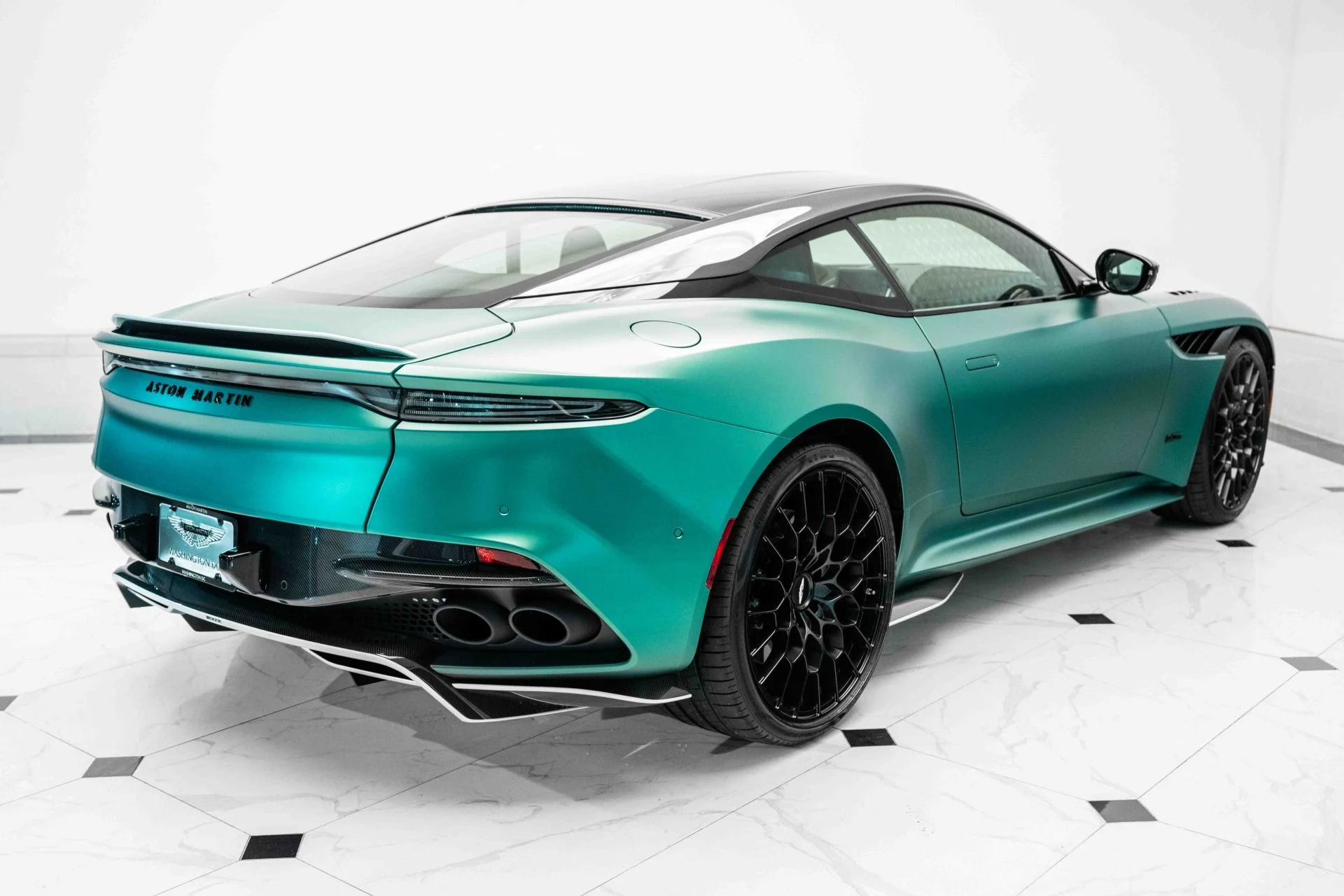 mph036_522386021_Used_2023_Aston_Martin_DBS_770_Ultimate_1701899330_6f3522e296