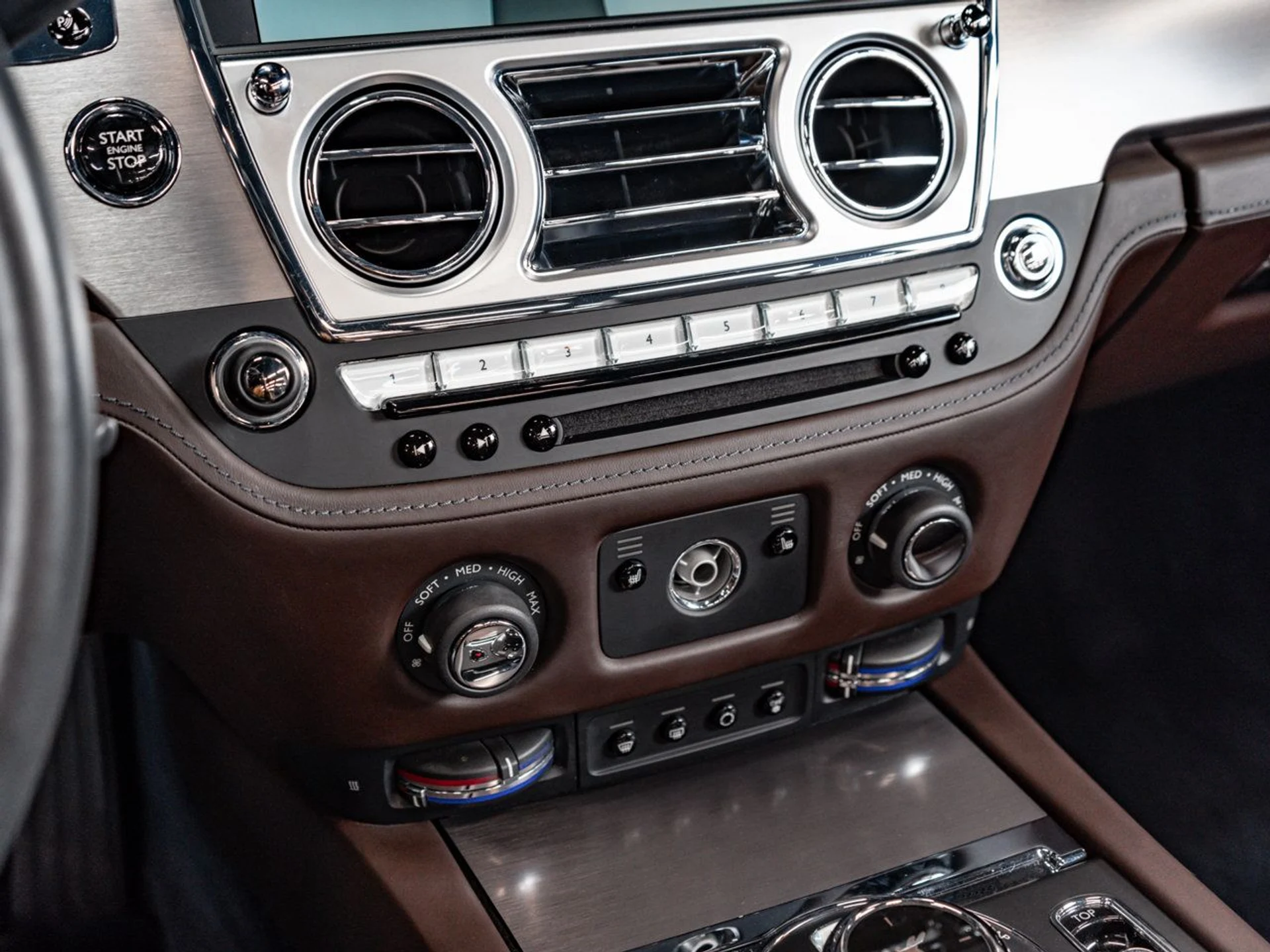 mph036_526199212_rolls_royce_dawn_2016_8f538d3a53