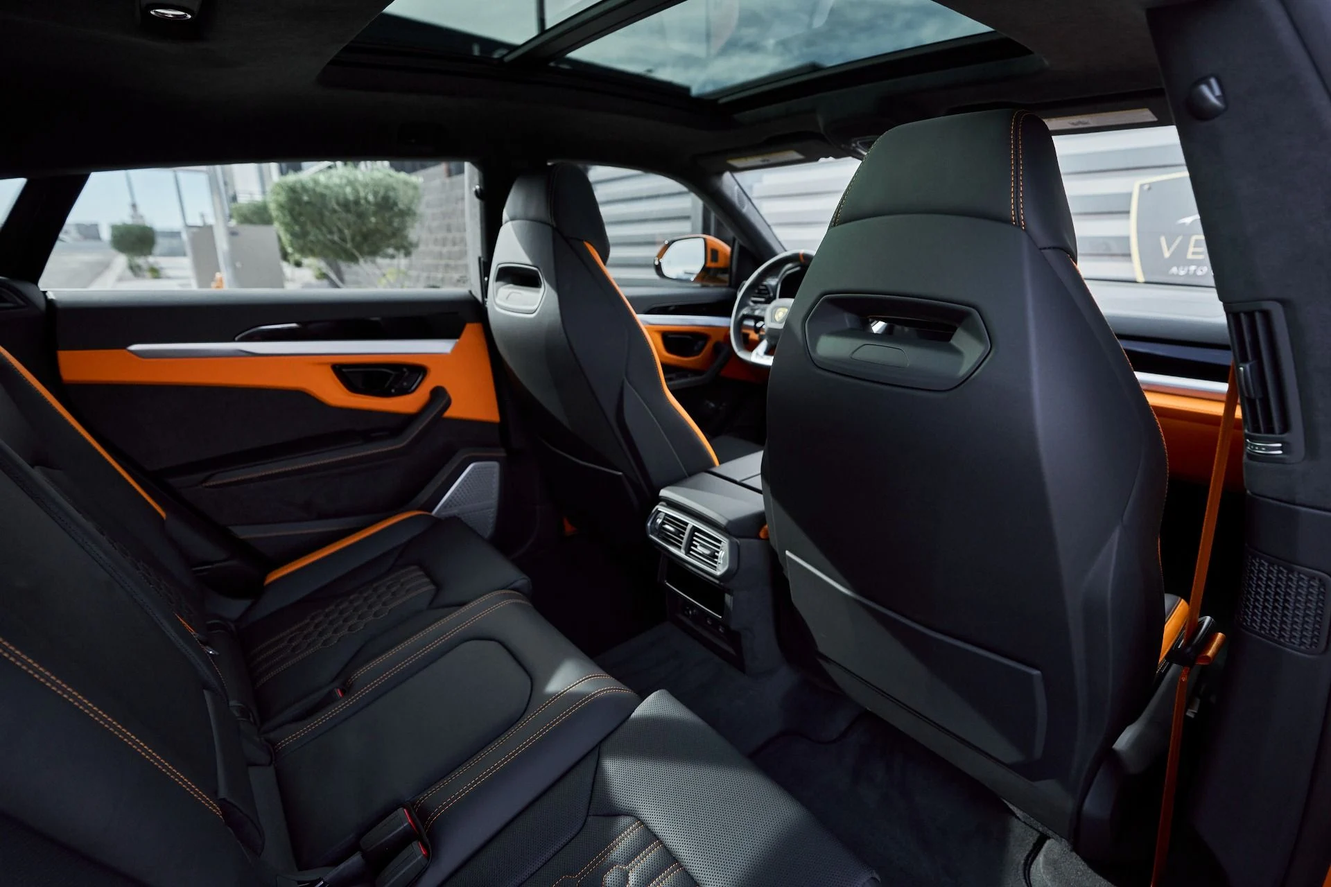 mph036_538045701_Used_2025_Lamborghini_Urus_SE_1763677031_5e7fb4343d