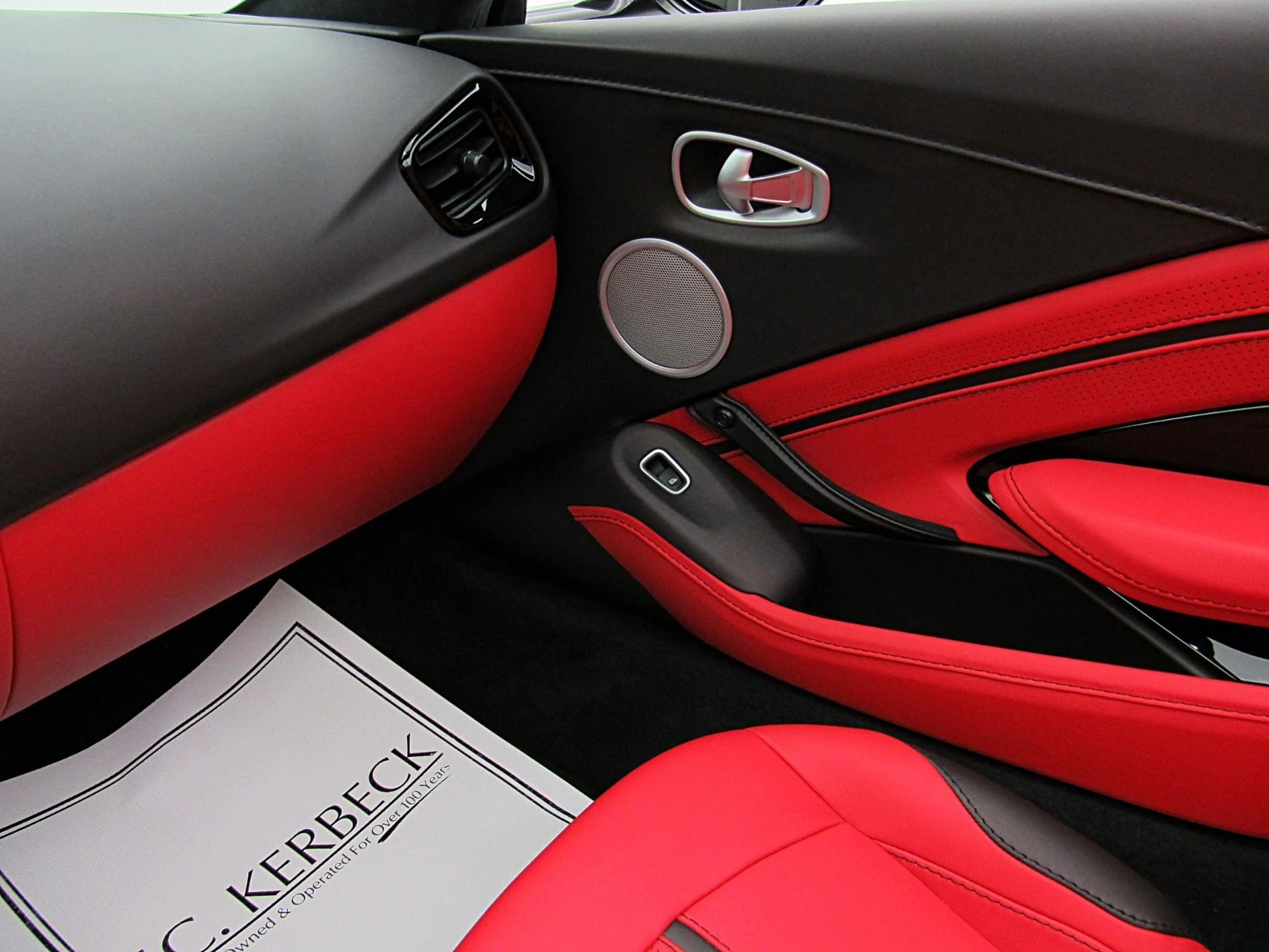 mph036_544598420_Used_2023_Aston_Martin_Vantage_Roadster_cd343f1e88