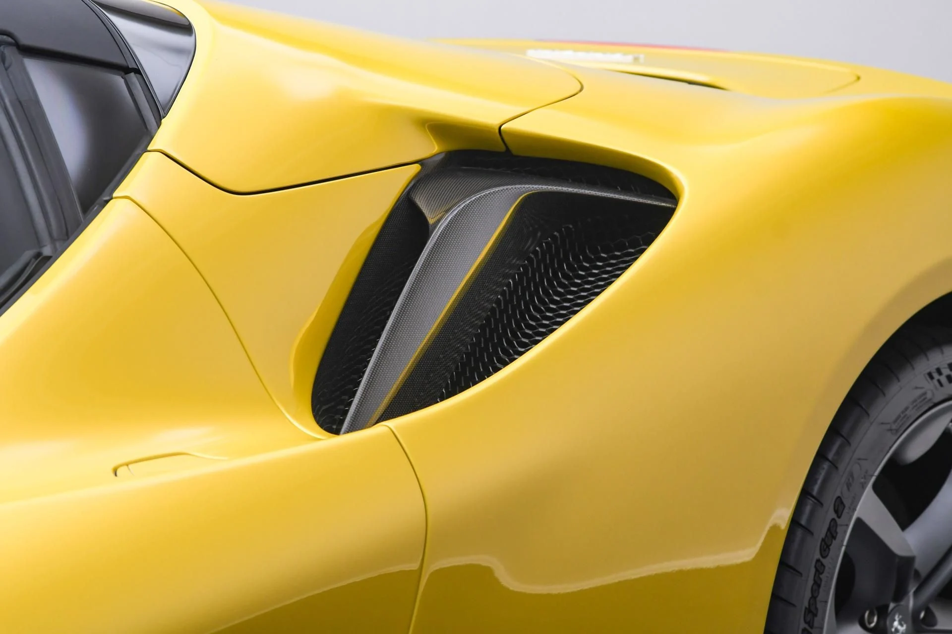 mph036_547466353_Used_2022_Ferrari_SF_90_Spider_1755677297_b4e431b6d4