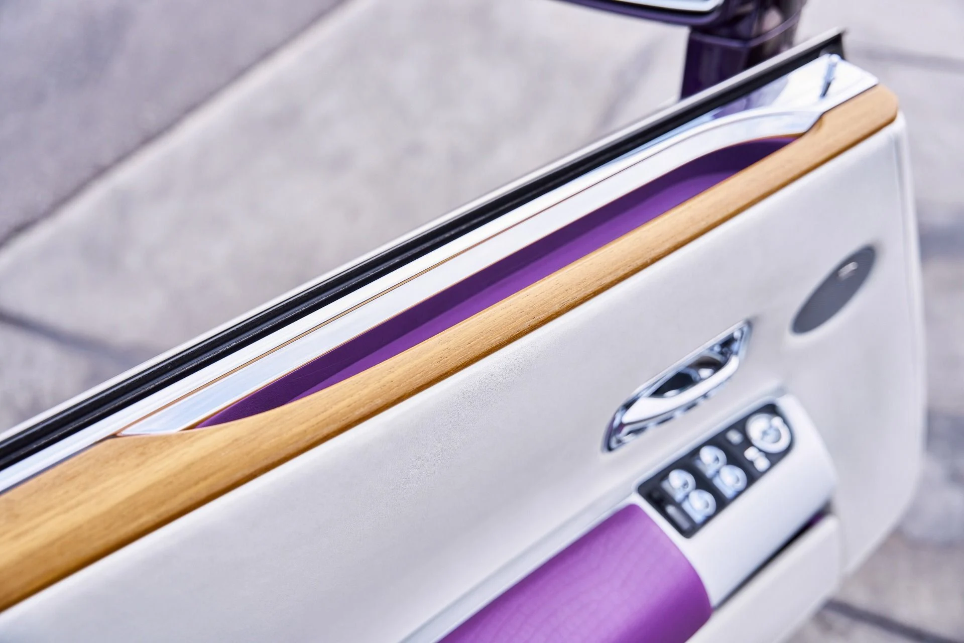 mph036_553896666_Used_2008_Rolls_Royce_Phantom_Drophead_Coupe_Base_1769136031_b4eb79dc3d