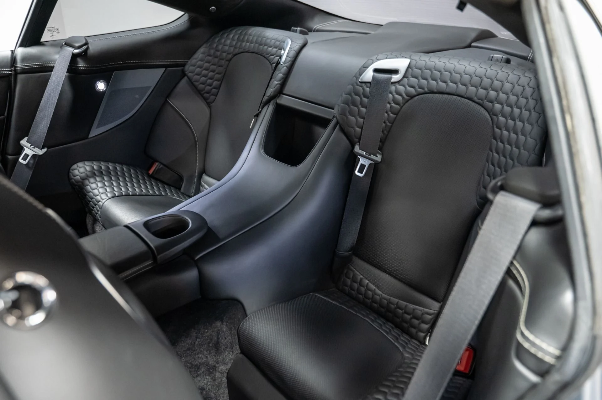 mph036_564590520_Used_2014_Aston_Martin_Vanquish_V12_1729699077_8d01ada937