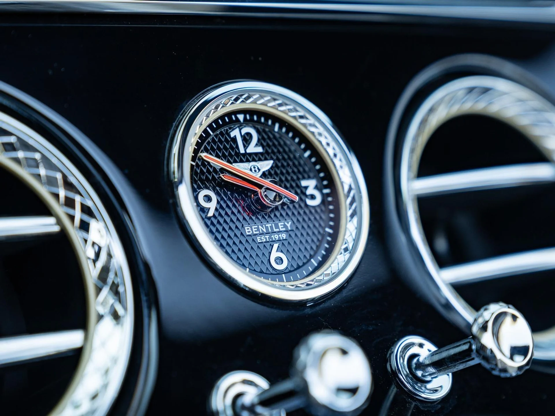 mph036_569408215_Used_2022_Bentley_Continental_GT_V8_1764022007_65331f23e8