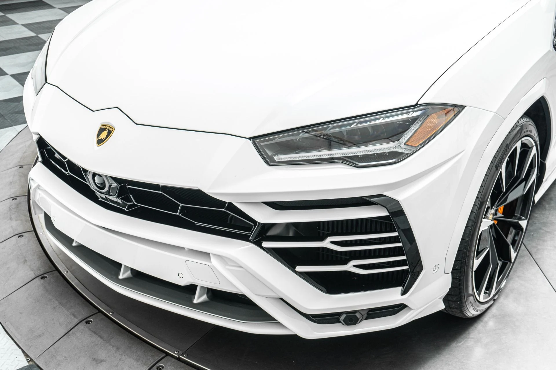 mph036_571194035_Used_2022_Lamborghini_Urus_1778007764_5244bbe19c