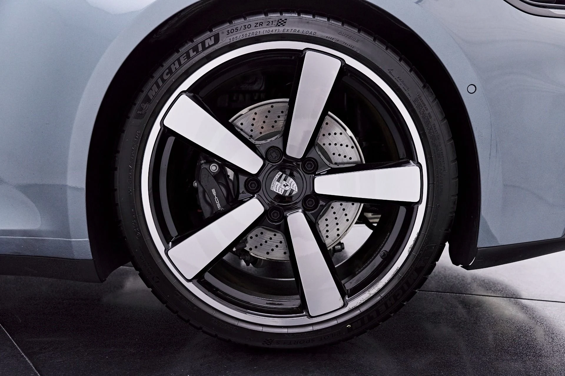 mph036_591324160_Used_2025_Porsche_911_Carrera_1777504788_66dfacac59