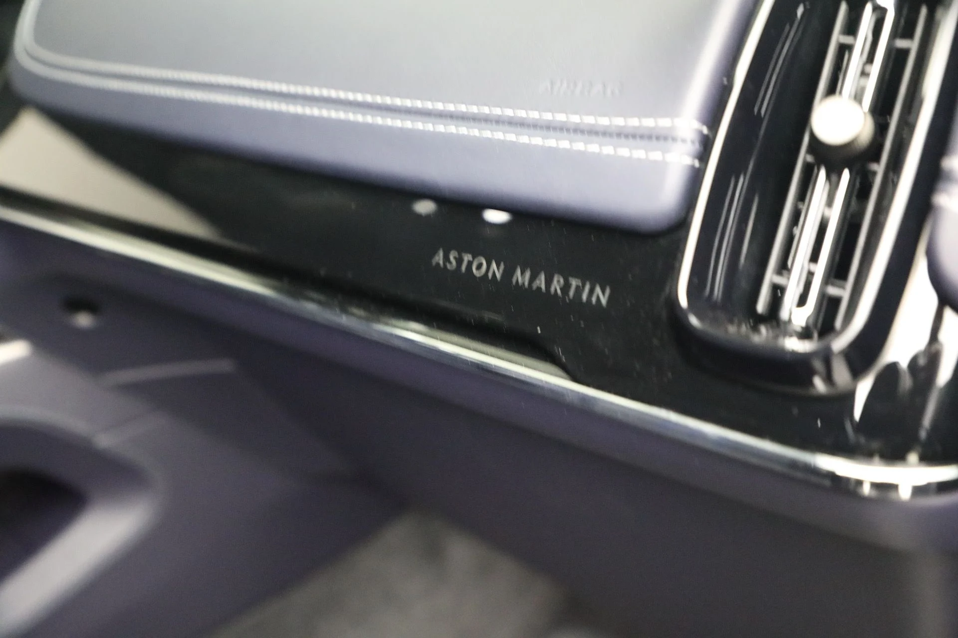 mph036_598772739_New_2026_Aston_Martin_DBX_707_1767992896_0a431bd4a0