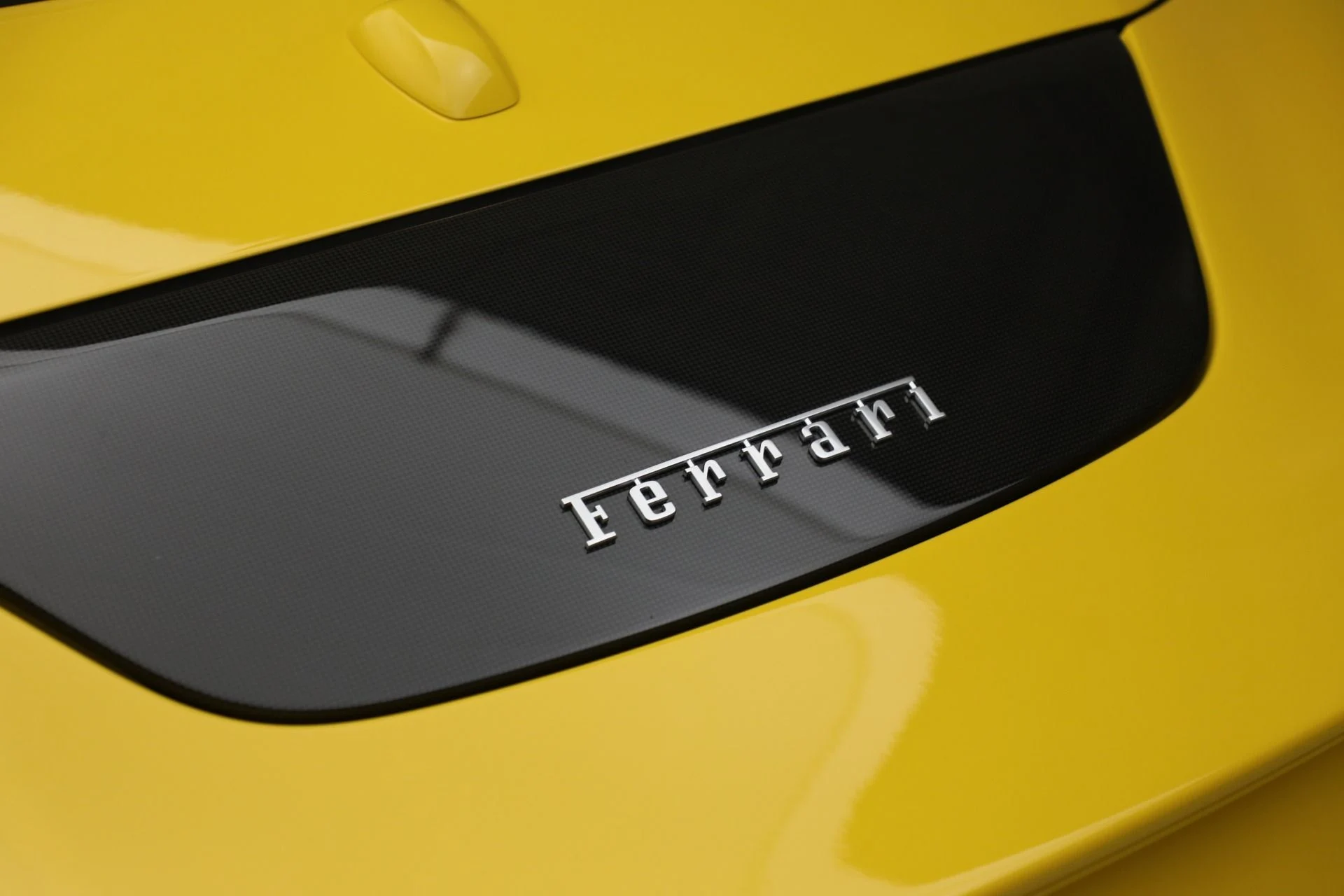 mph036_598814664_Used_2025_Ferrari_Roma_Spider_1758310814_d72b6a83ac