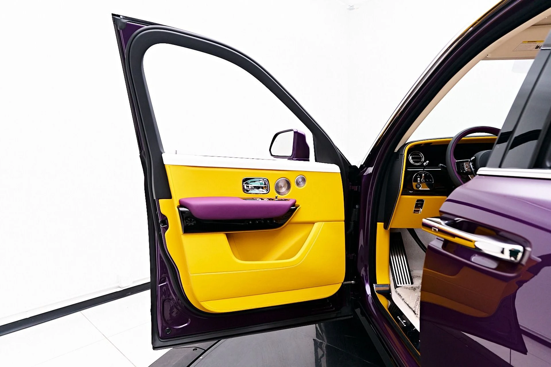 mph036_636998897_Used_2025_Rolls_Royce_Cullinan_Base_1736646133_3fba4e397f