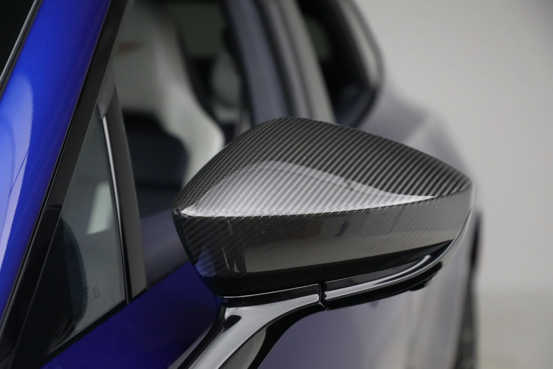 mph036_649895315_Used_2024_Aston_Martin_DBX_707_1761597901_6101d5a353