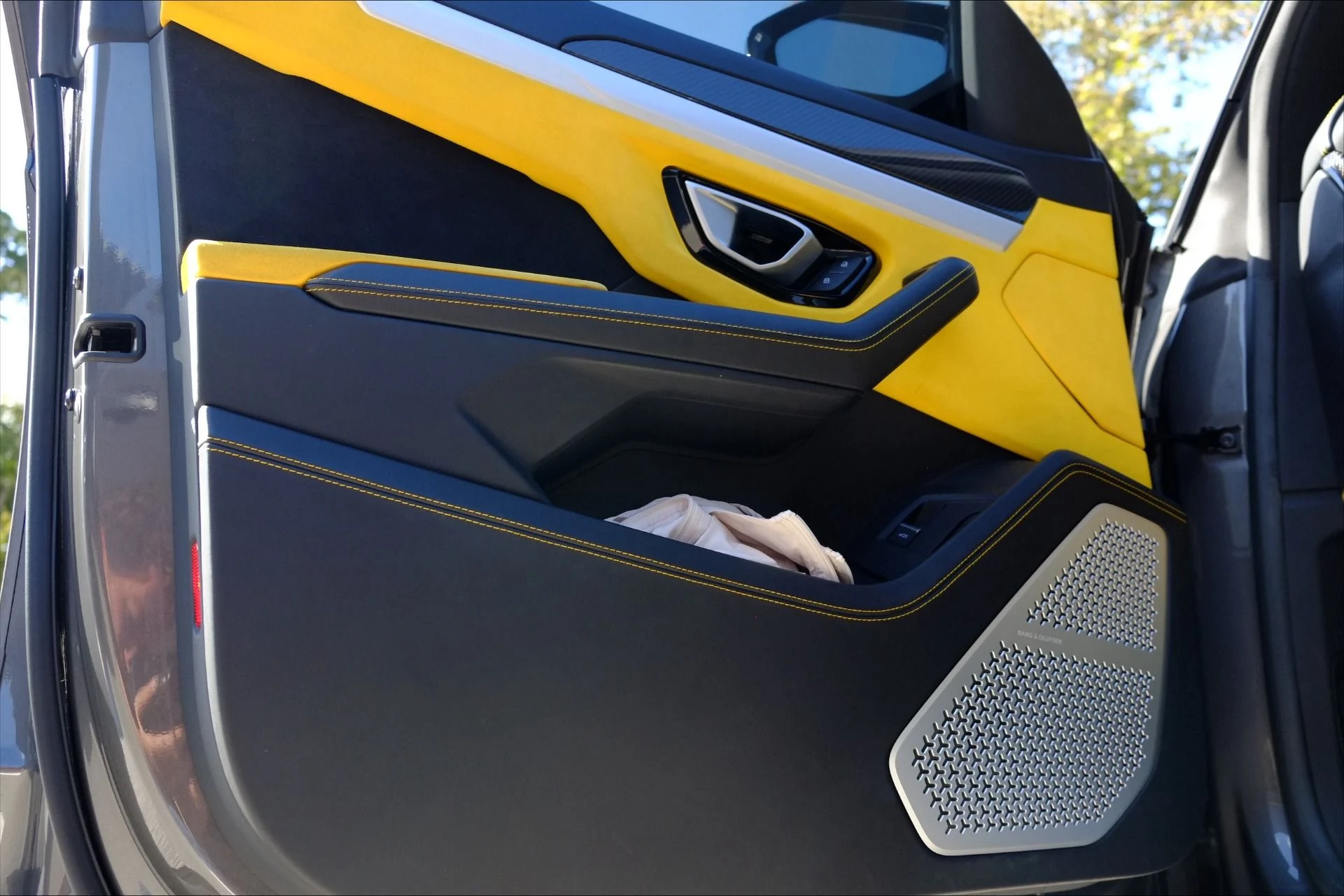 mph036_663975130_Used_2021_Lamborghini_Urus_1776122312_afc2247f61