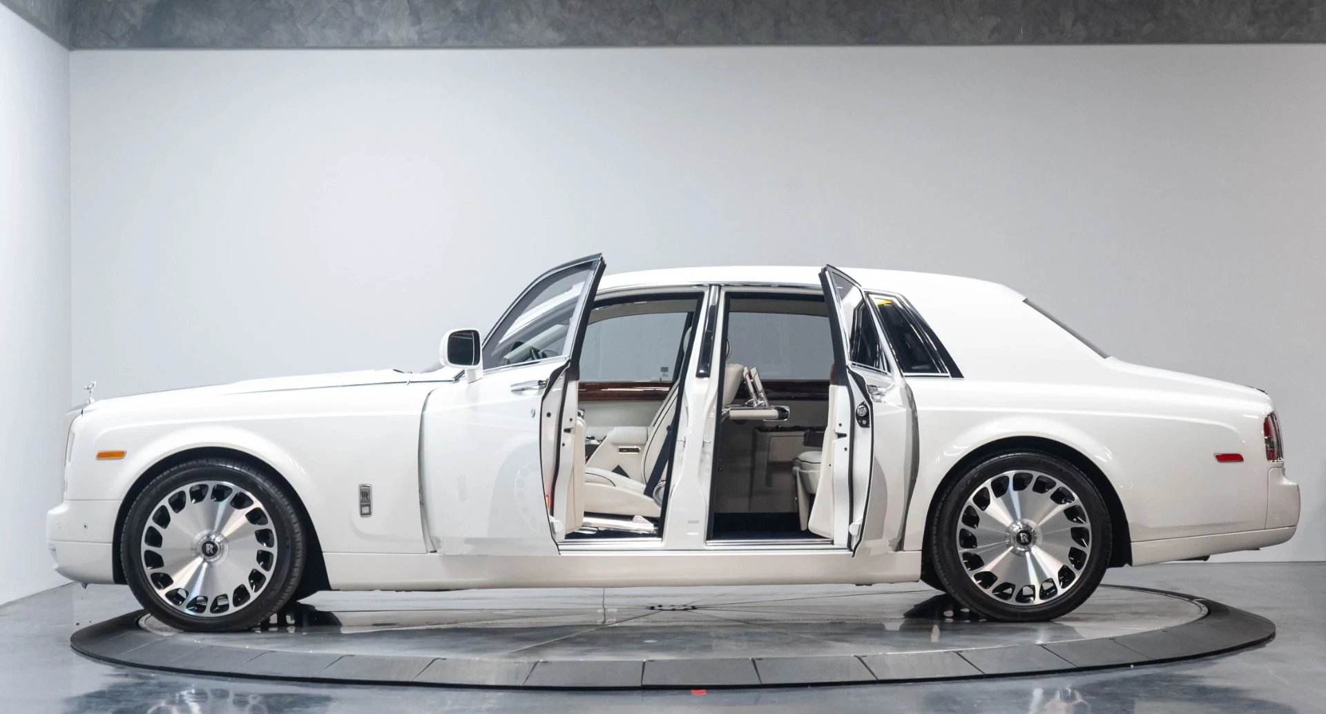 mph036_670074601_Used_2013_Rolls_Royce_Phantom_1784226914_e5255d0b66