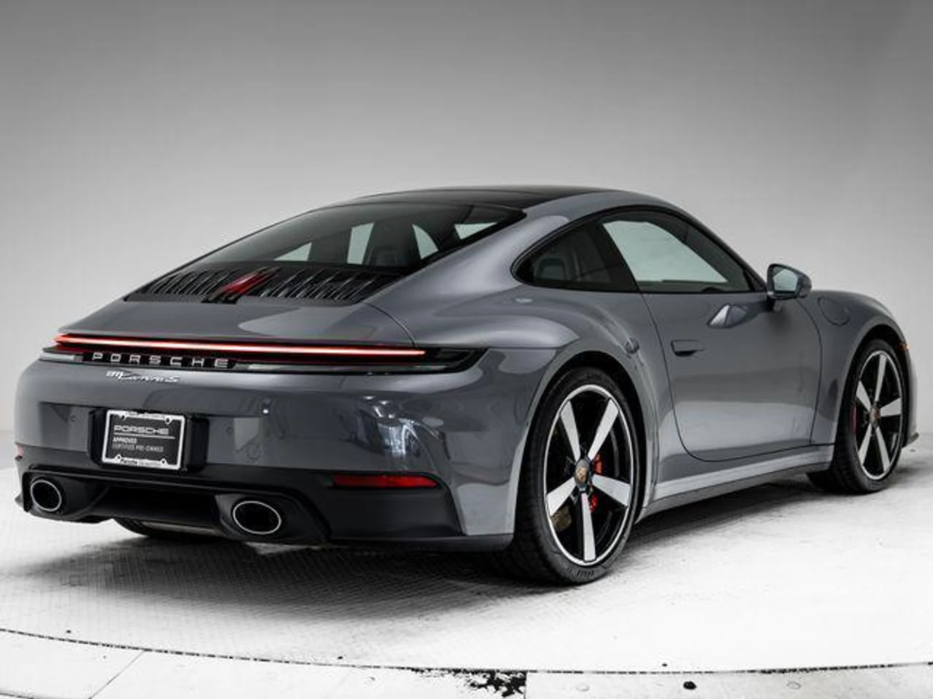 mph036_682803417_lou_Fxh_A6s5_J_Gho_Zd_Y90llc_B02xg_b87946e28f