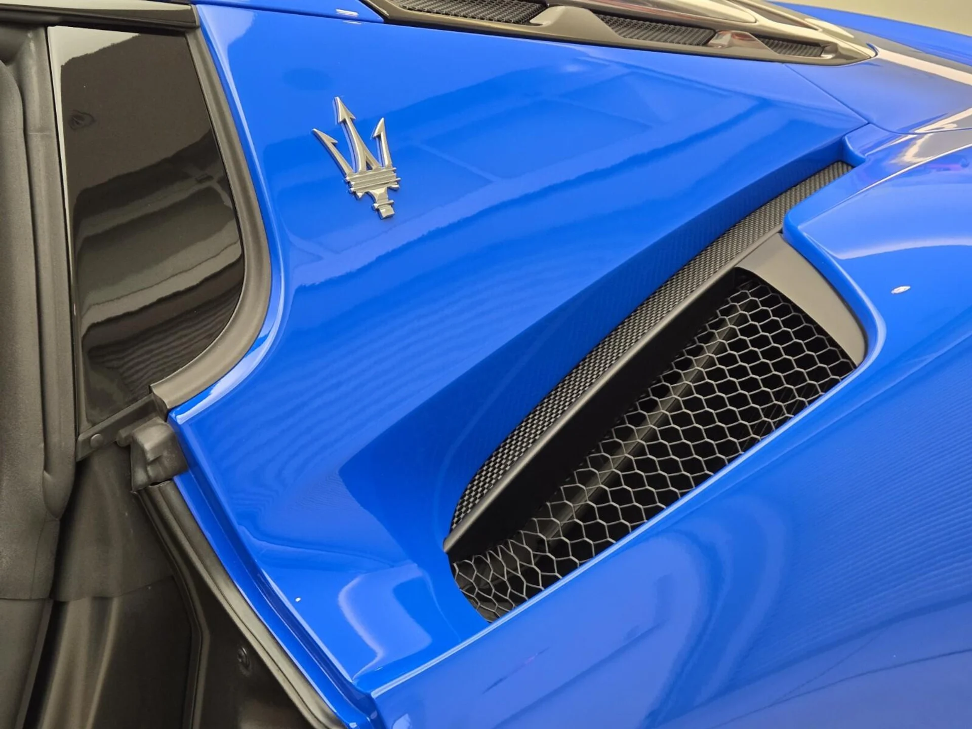 mph036_690516824_Used_2023_Maserati_MC_20_1753164730_580d78015e