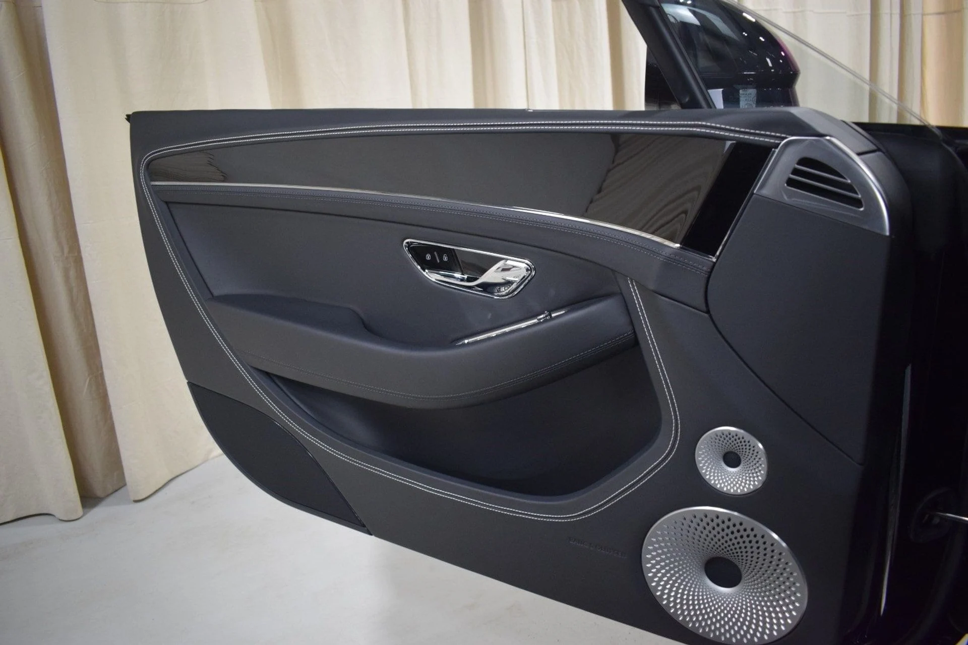 mph036_691291861_ef67d65847a47a24ee58f70e96560f67x_41d94d37a9