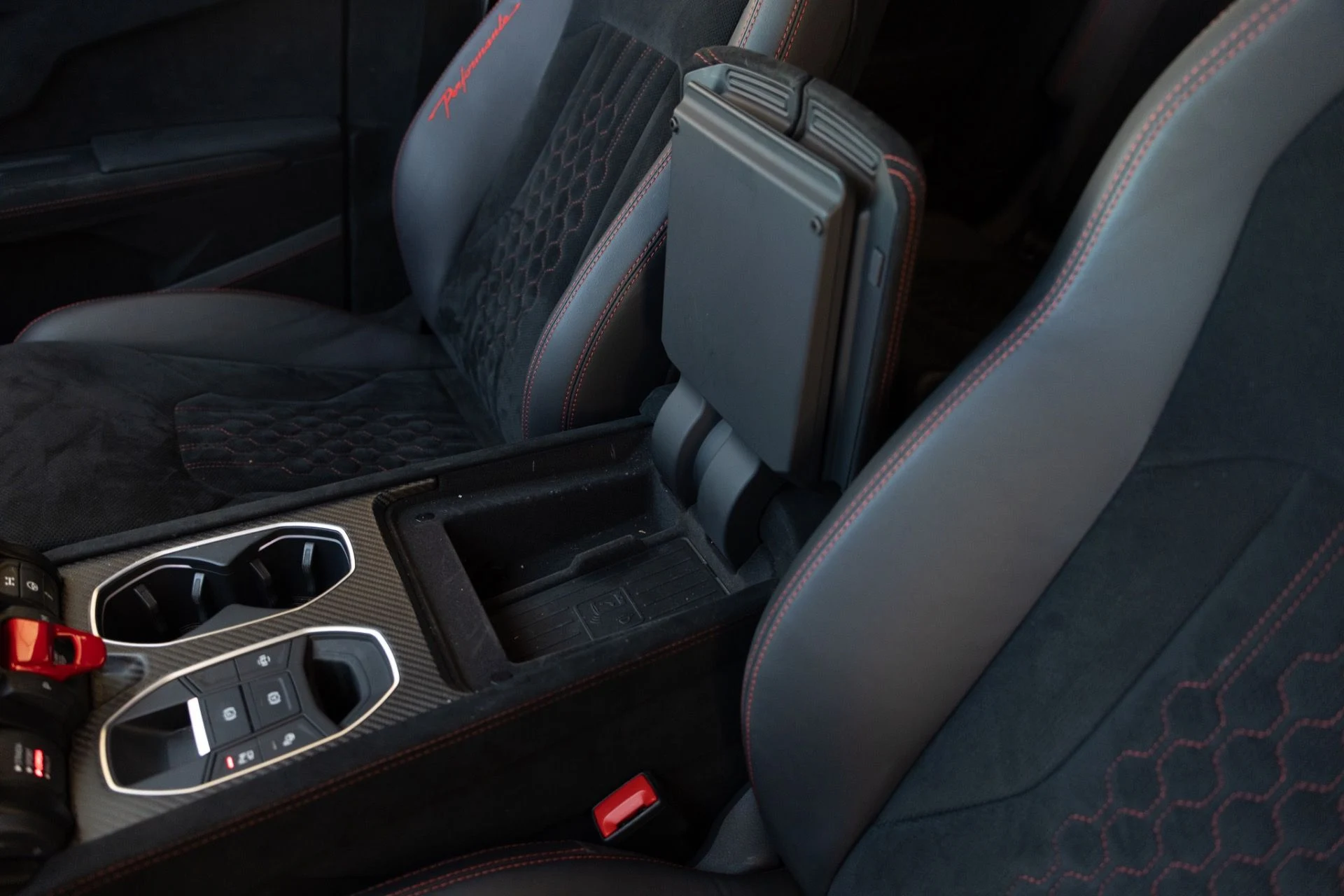 mph036_701078089_Used_2023_Lamborghini_Urus_Performante_1778699369_1391635901