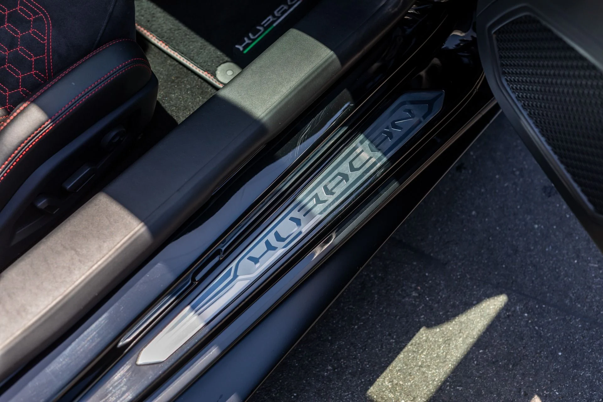 mph036_70348687_Used_2018_Lamborghini_Huracan_LP_580_2_Spyder_1775682298_66a402c7af