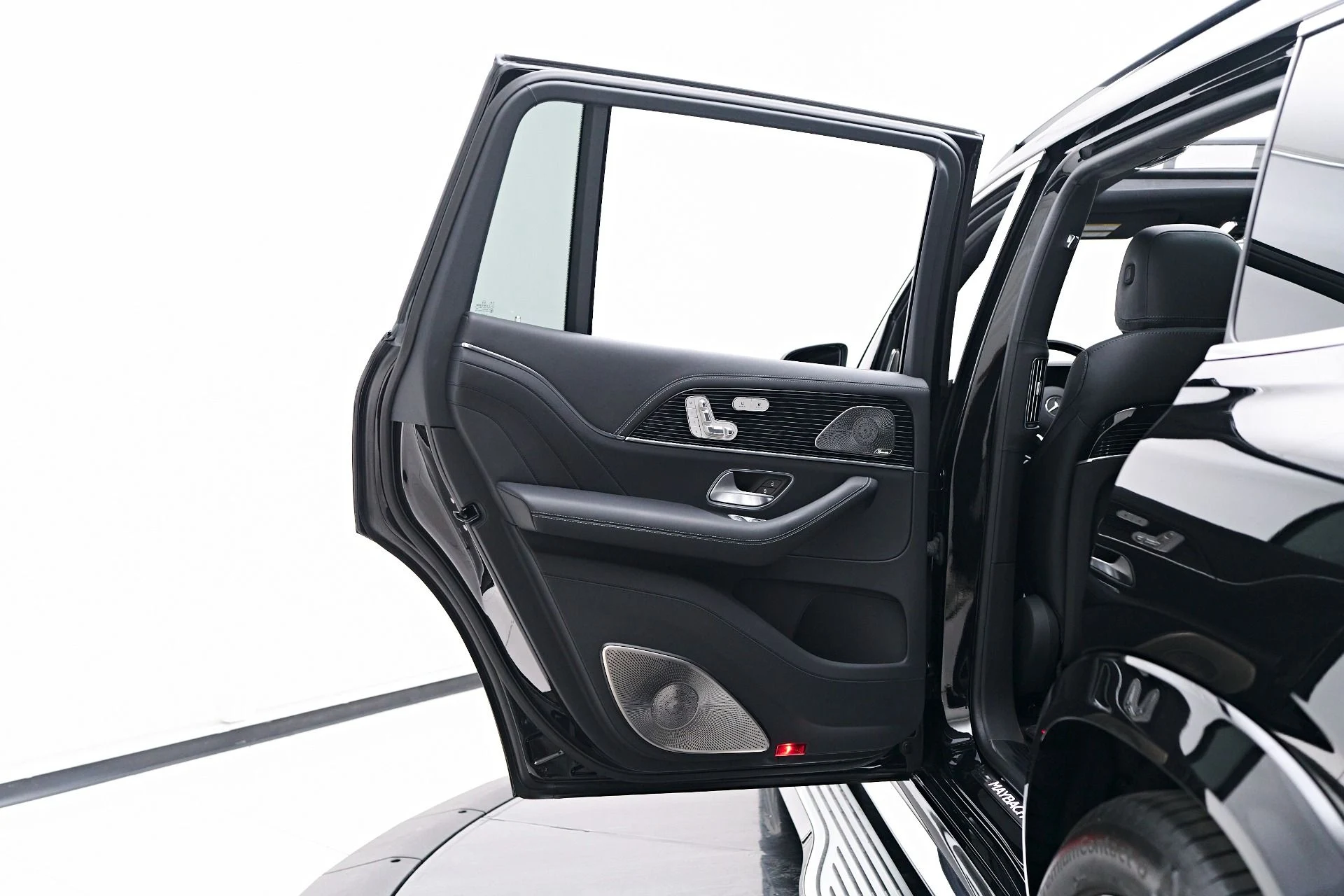 mph036_725092286_Used_2023_Mercedes_Benz_GLS_Maybach_GLS_600_1762799282_c44f7f843e